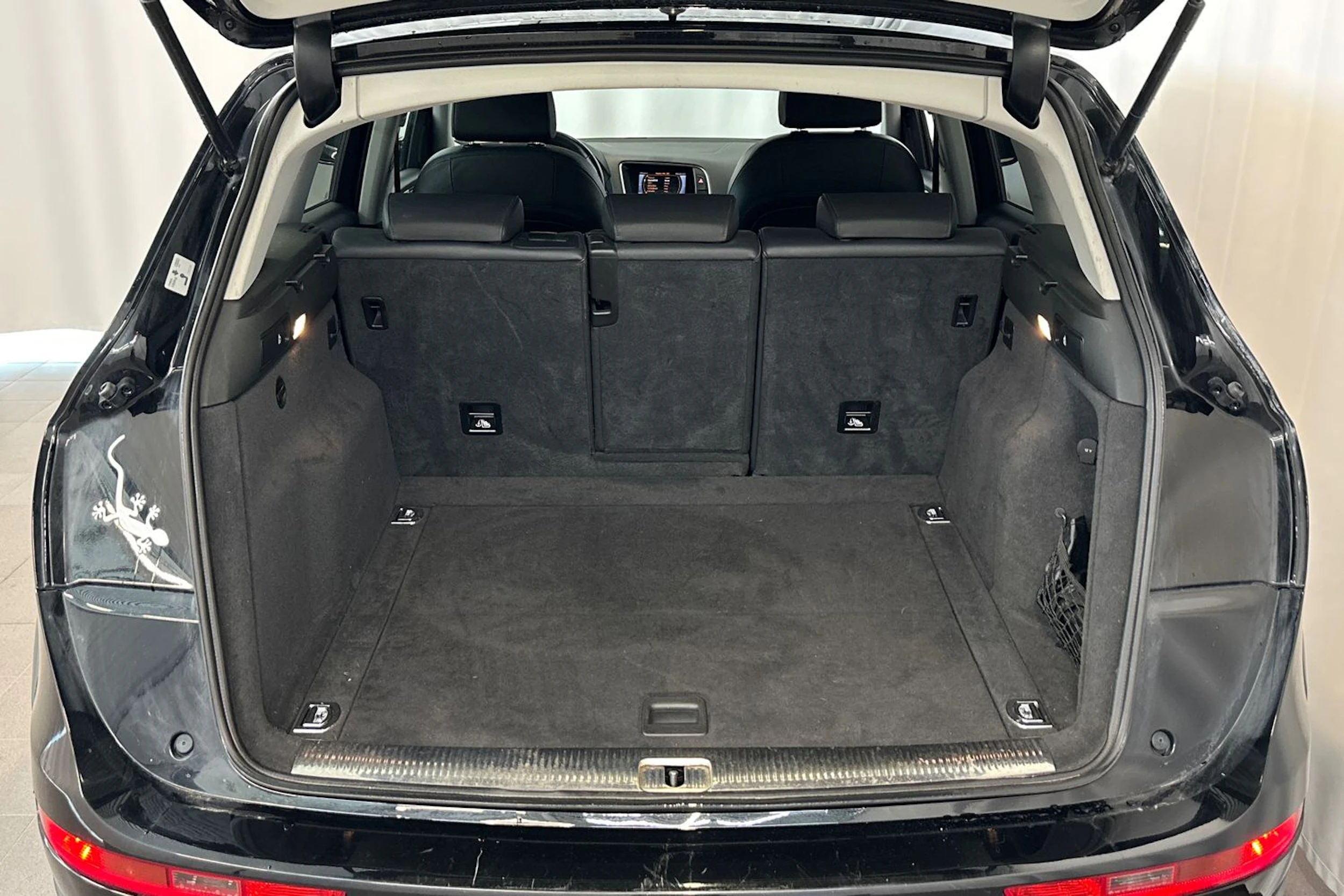 musta Audi Q5 2017 kuva 13.