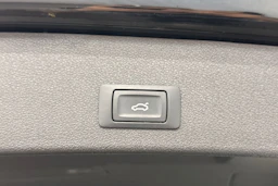 musta Audi Q5 2017 kuva 14.