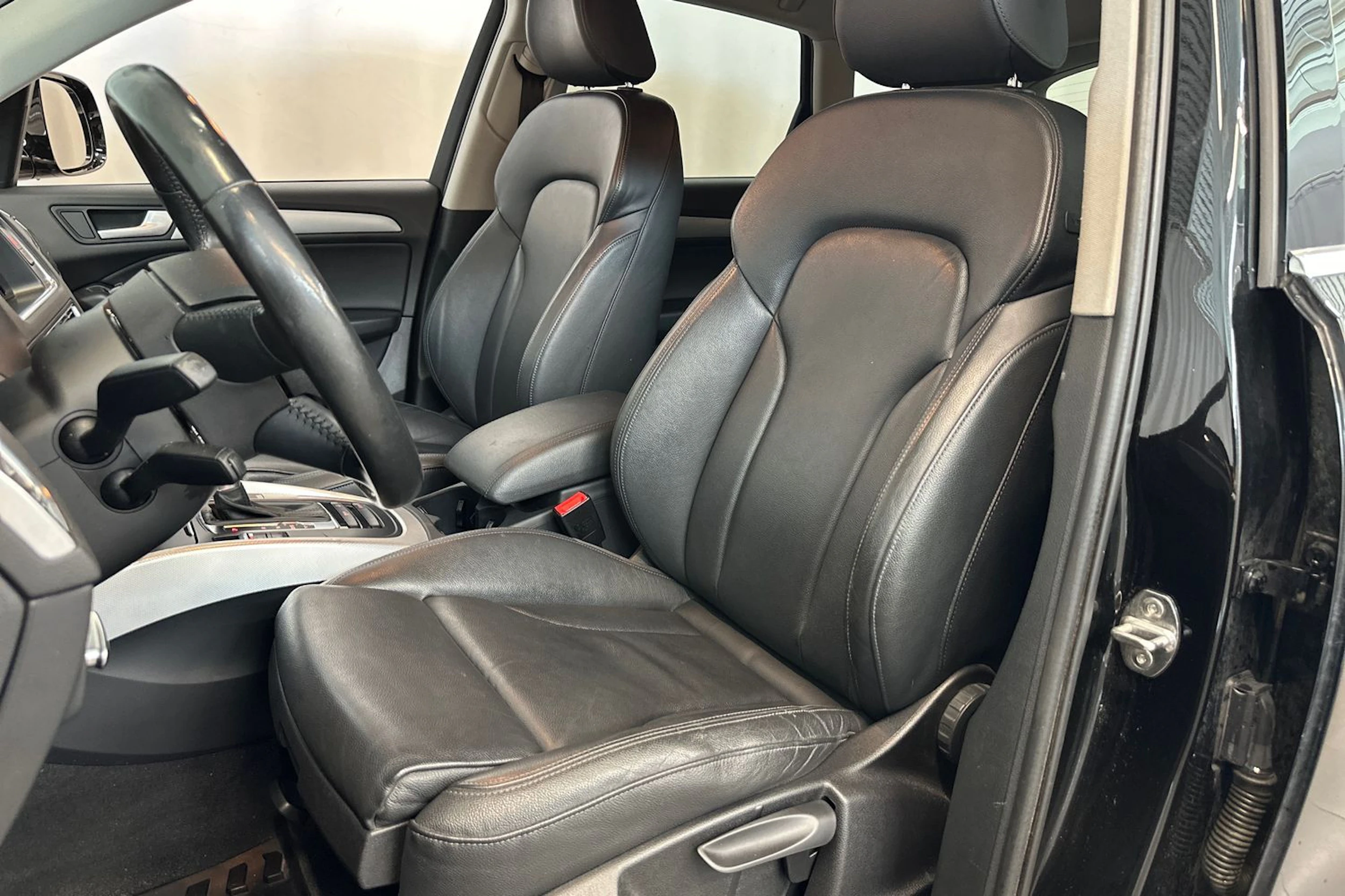 musta Audi Q5 2017 kuva 15.