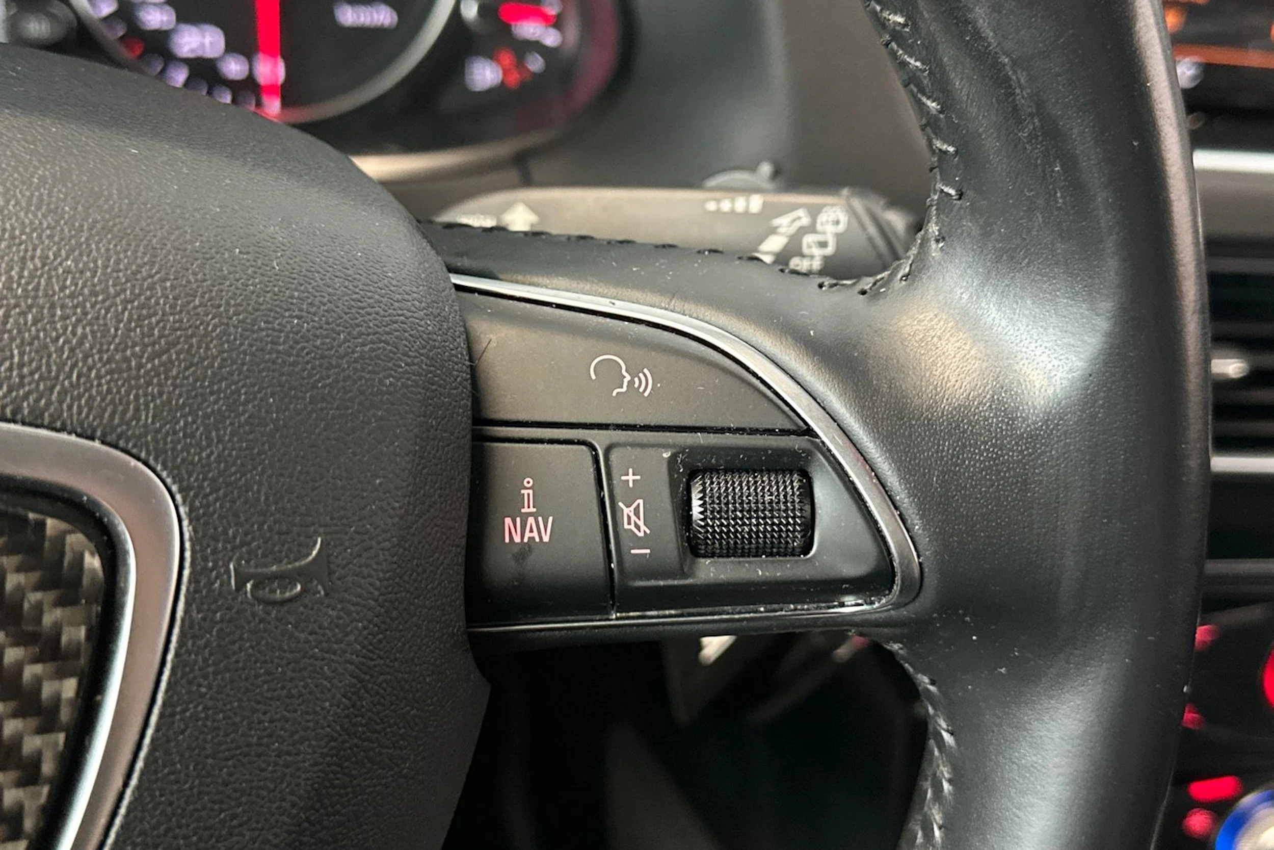 musta Audi Q5 2017 kuva 19.