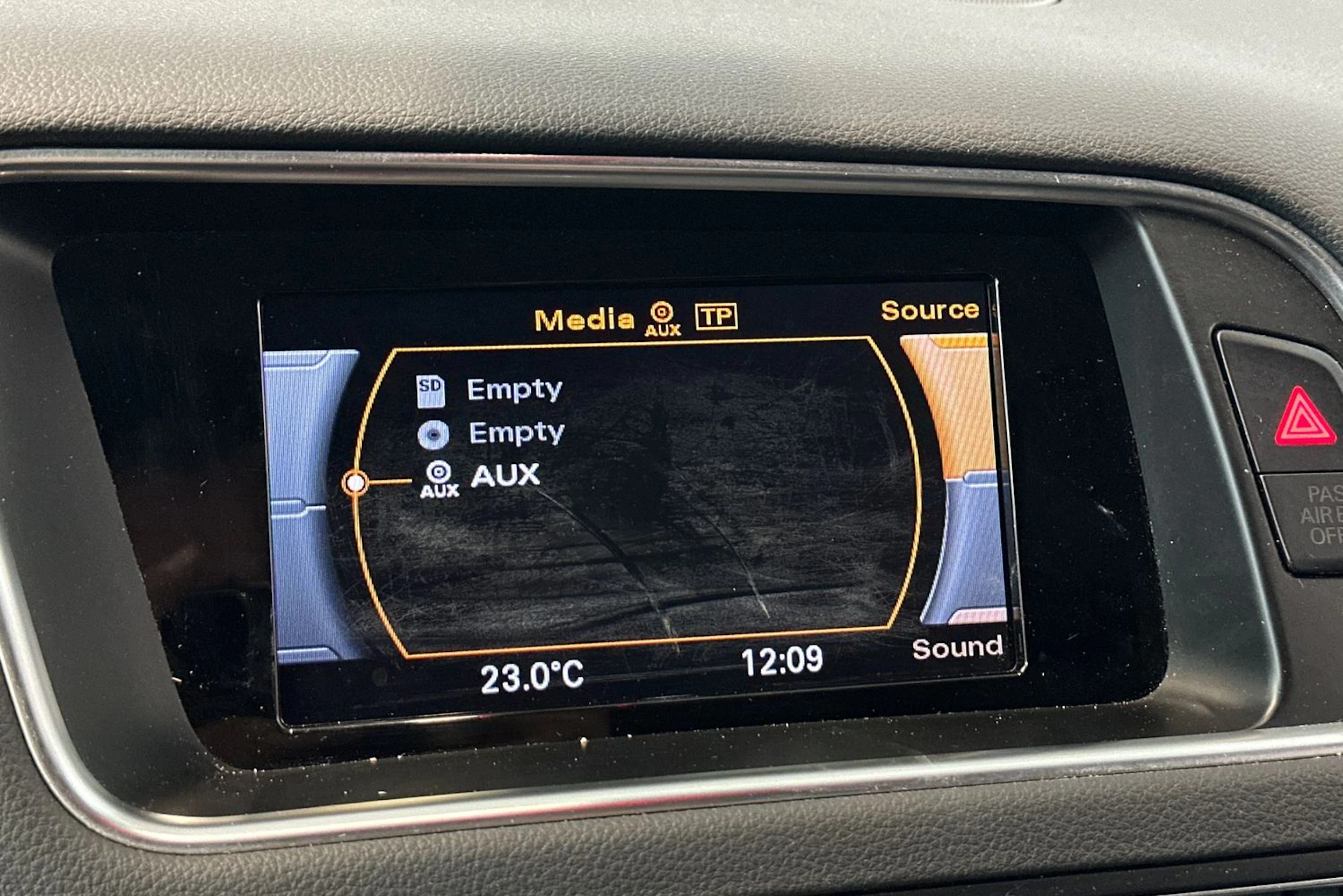 musta Audi Q5 2017 kuva 24.