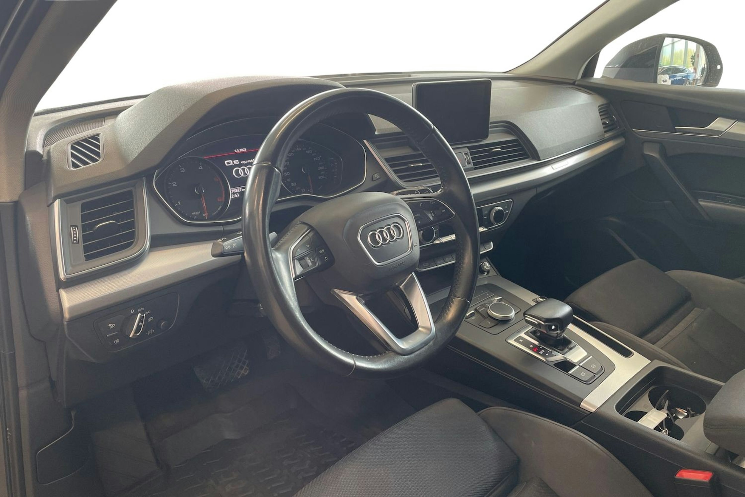 Musta Audi Q5 2017 kuva 7.
