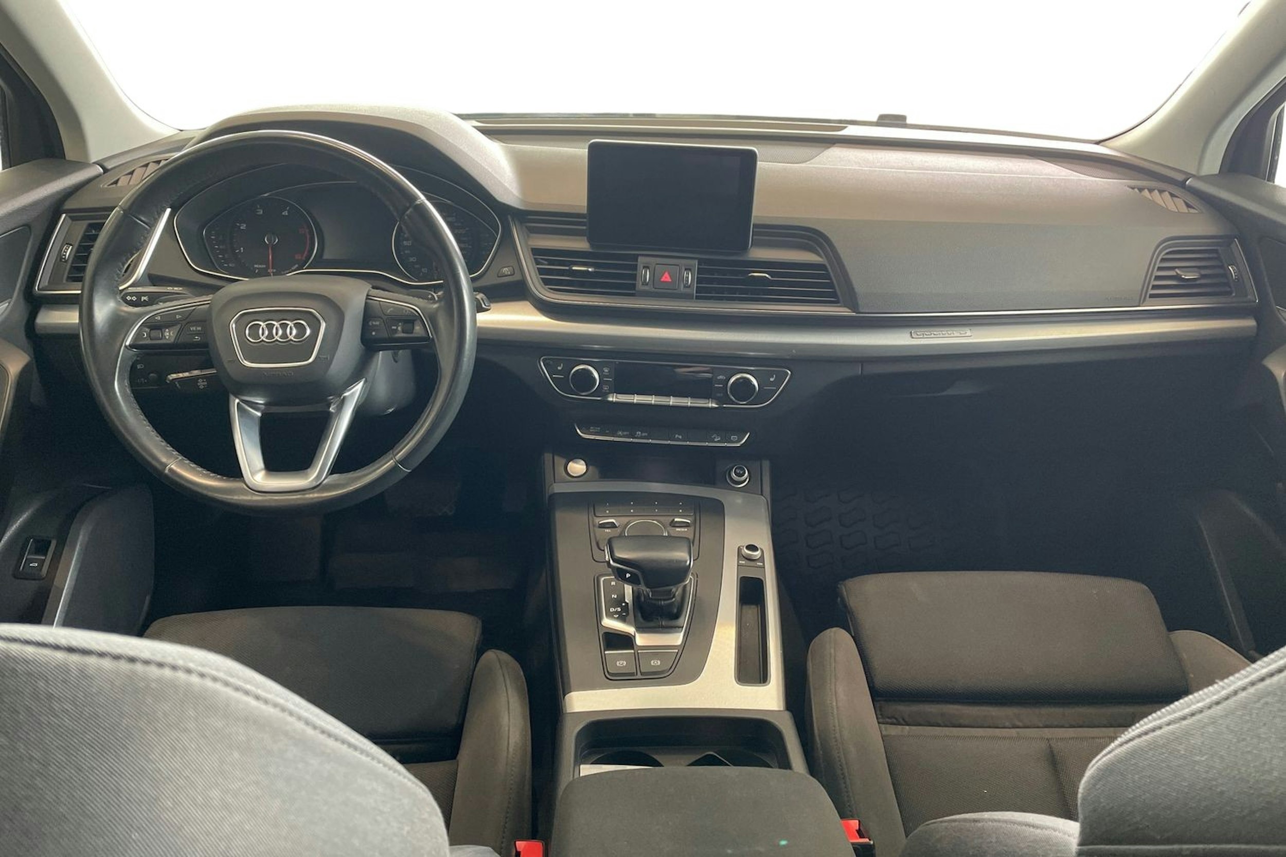 Musta Audi Q5 2017 kuva 9.