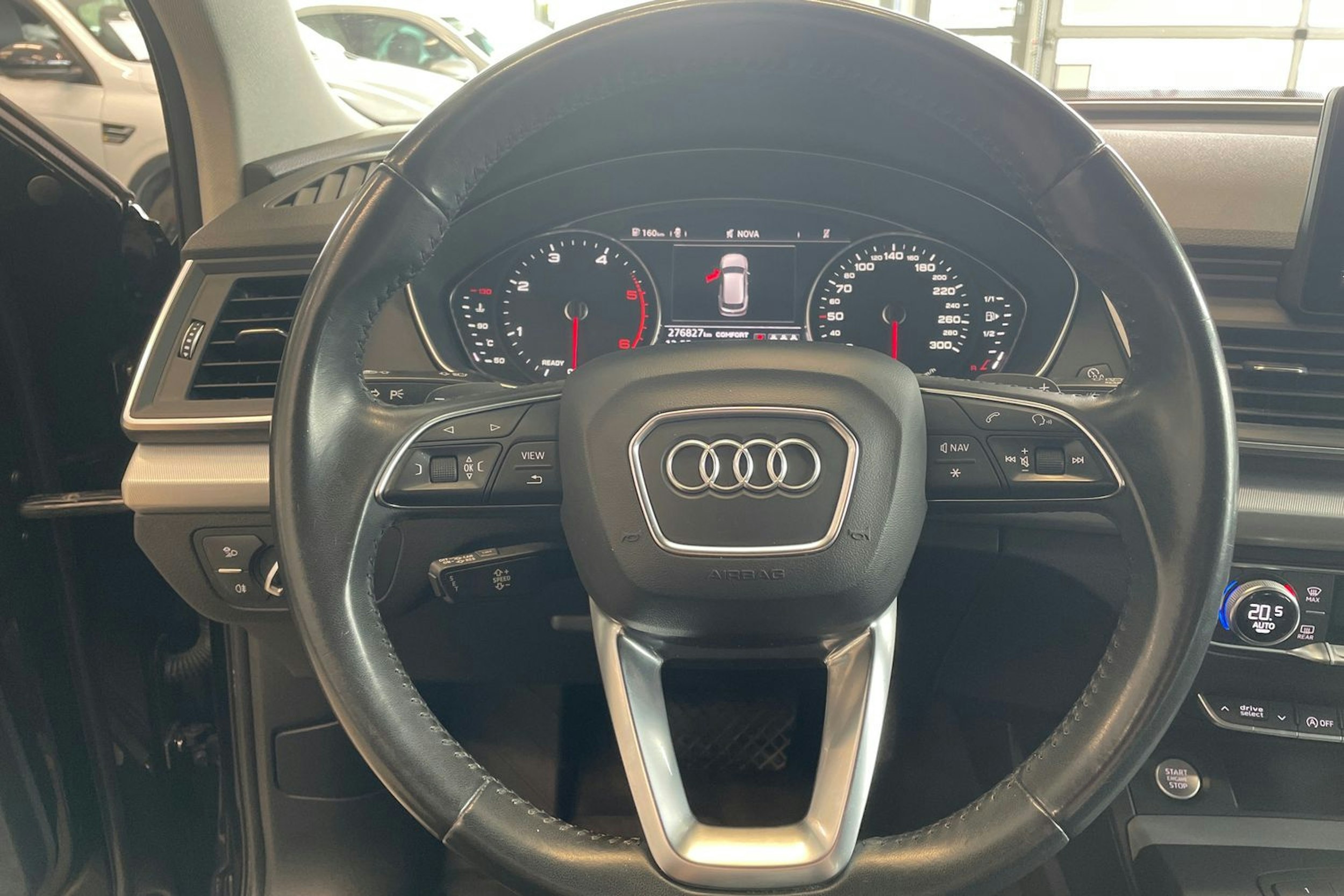Musta Audi Q5 2017 kuva 16.