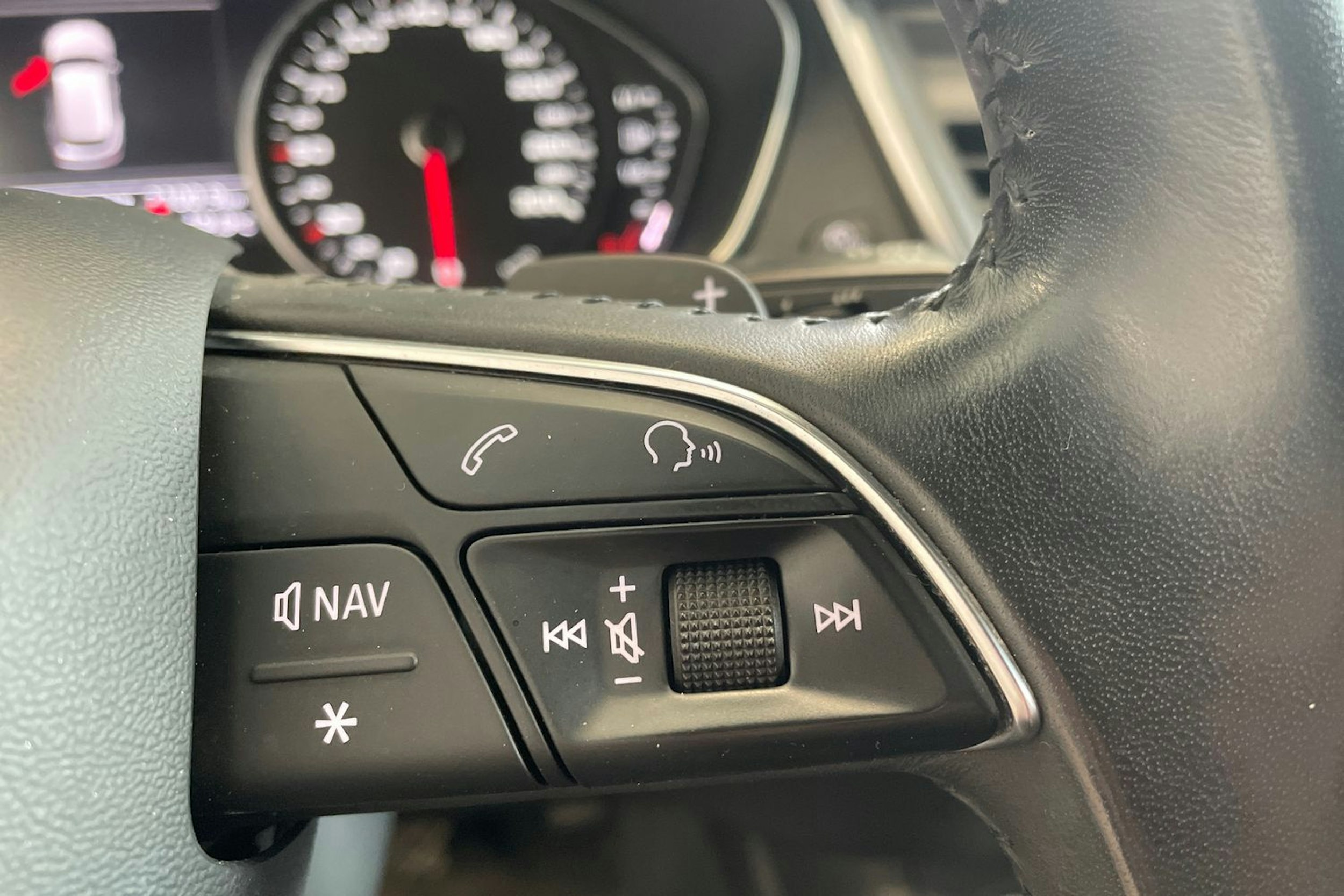 Musta Audi Q5 2017 kuva 18.