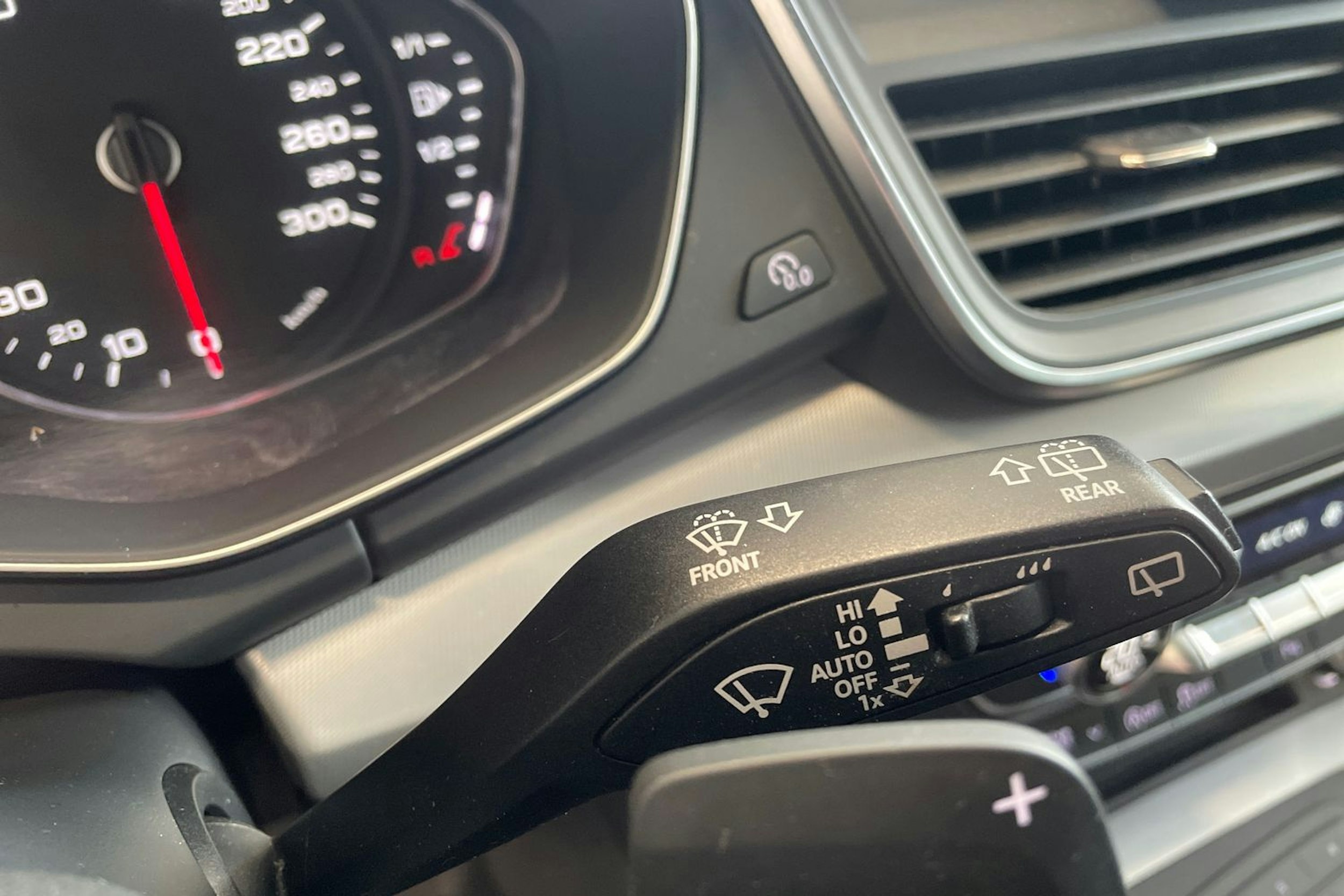 Musta Audi Q5 2017 kuva 21.