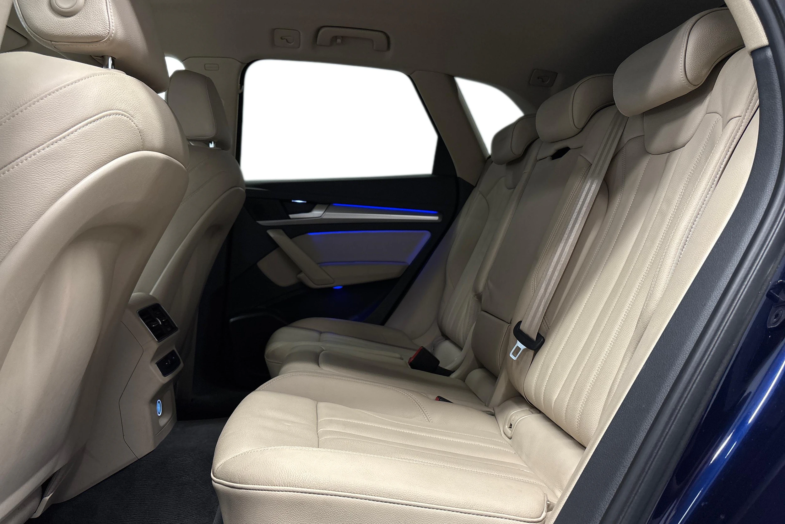sininen Audi Q5 2017 kuva 8.
