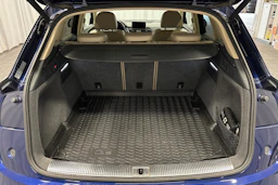sininen Audi Q5 2017 kuva 11.