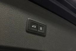 sininen Audi Q5 2017 kuva 12.