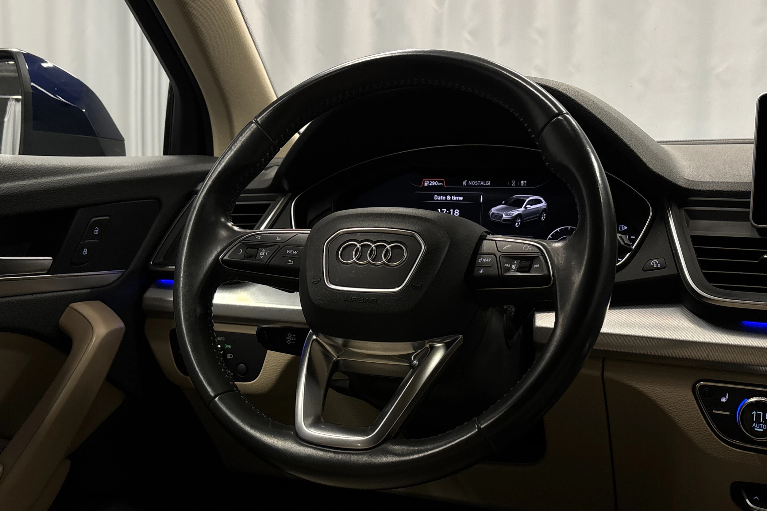sininen Audi Q5 2017 kuva 16.