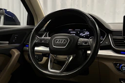 sininen Audi Q5 2017 kuva 16.