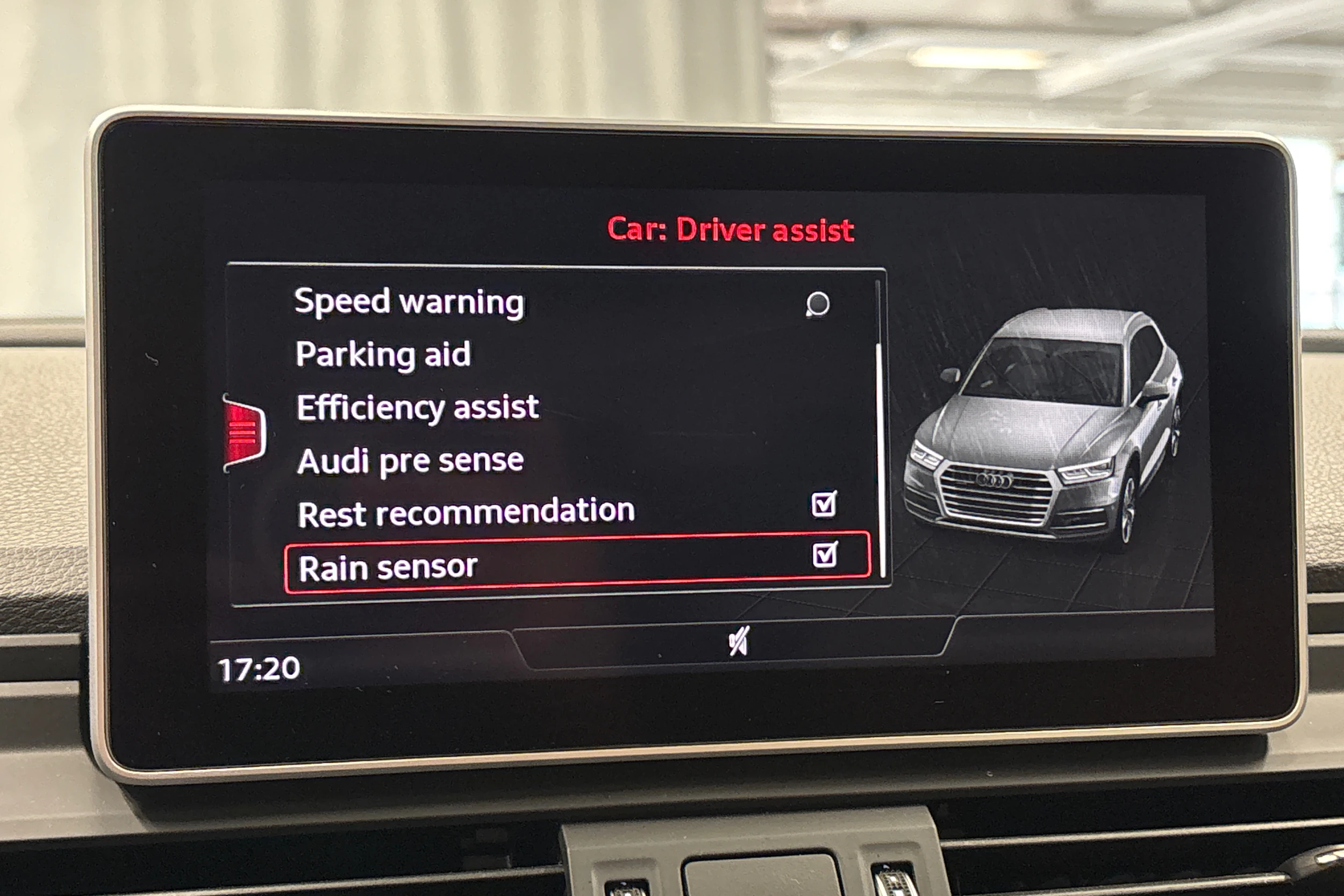sininen Audi Q5 2017 kuva 22.