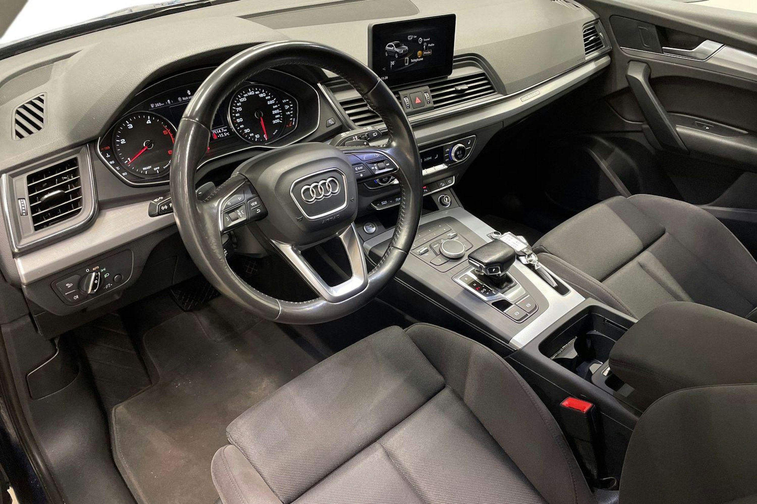 met. sininen Audi Q5 2017 kuva 7.