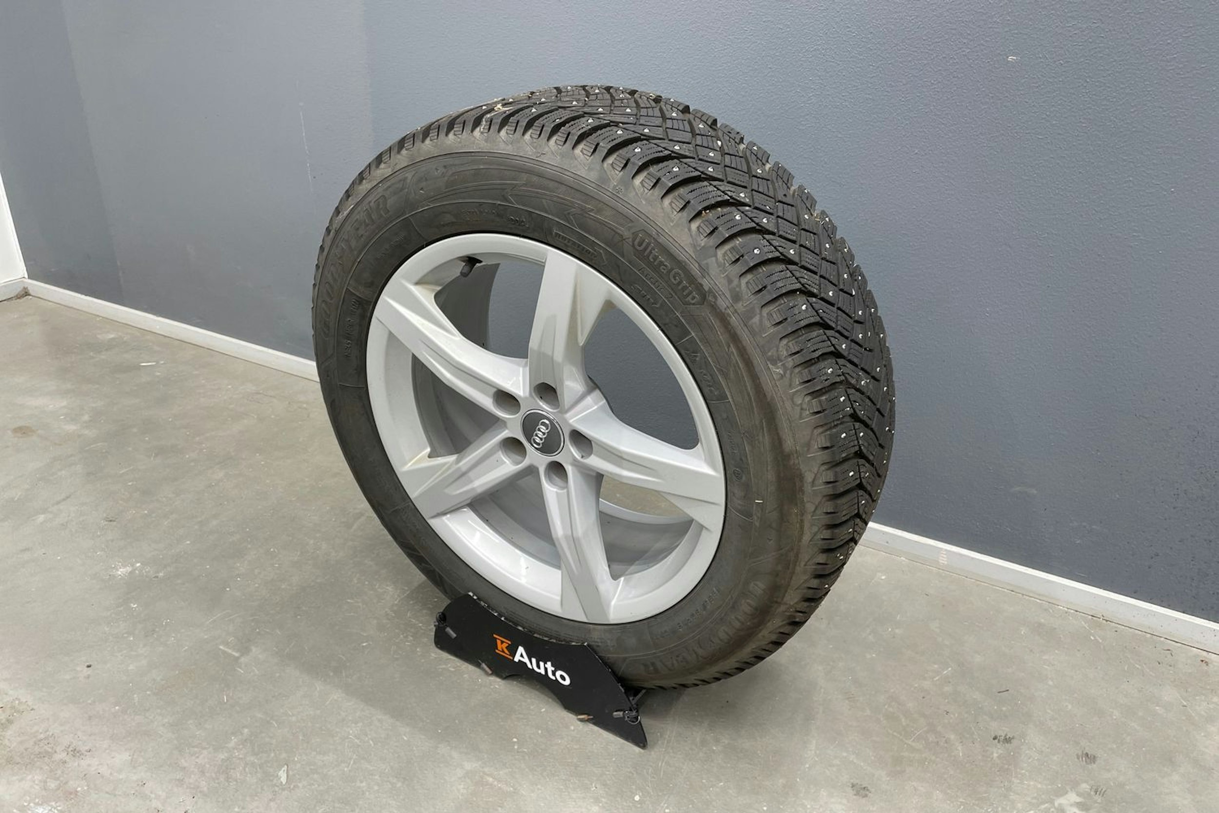 met. sininen Audi Q5 2017 kuva 14.