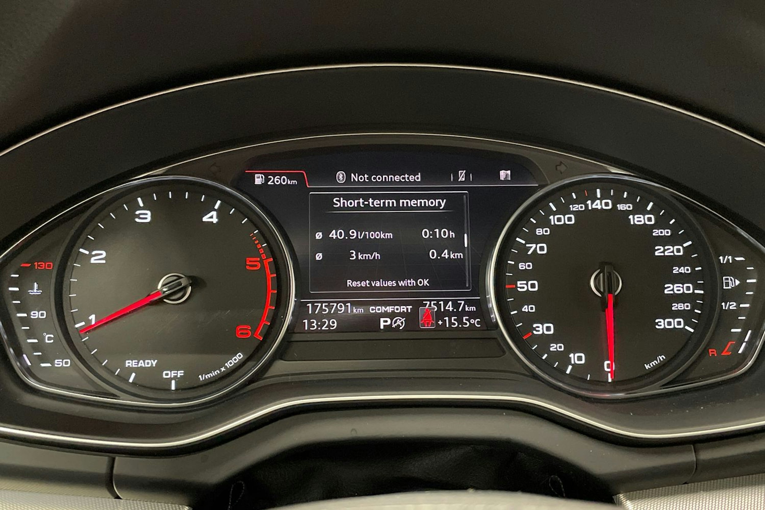 met. sininen Audi Q5 2017 kuva 16.