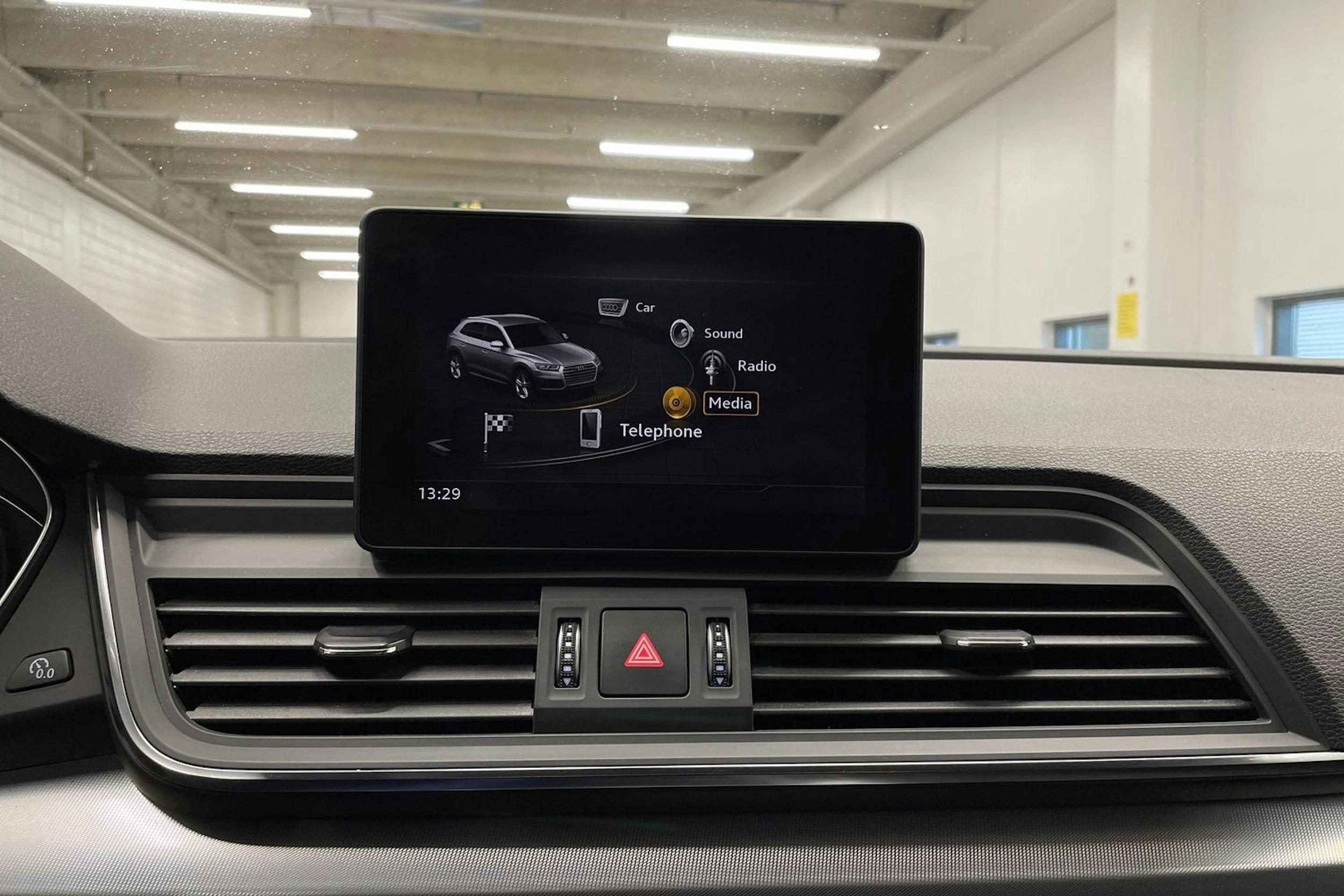 met. sininen Audi Q5 2017 kuva 17.