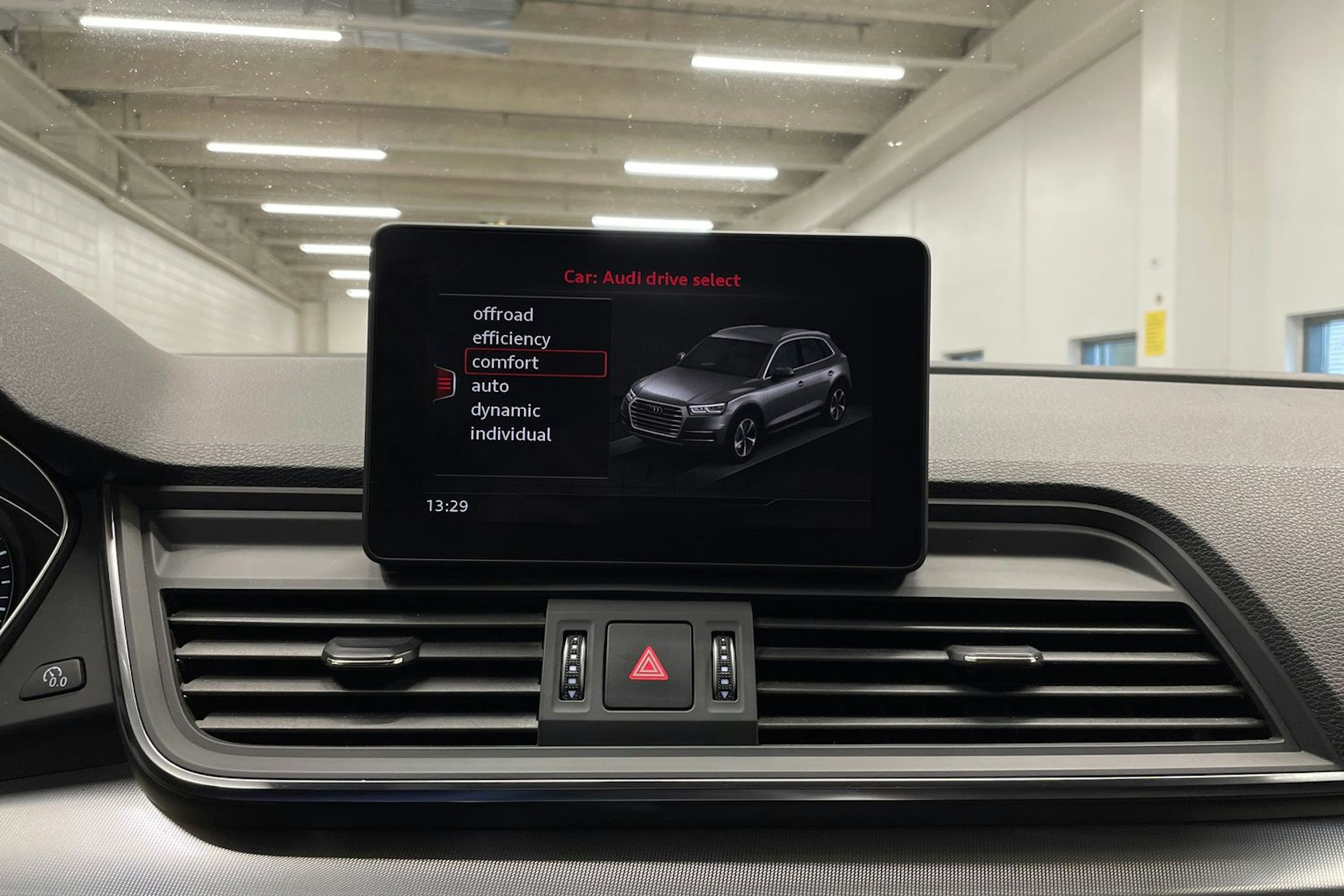 met. sininen Audi Q5 2017 kuva 18.