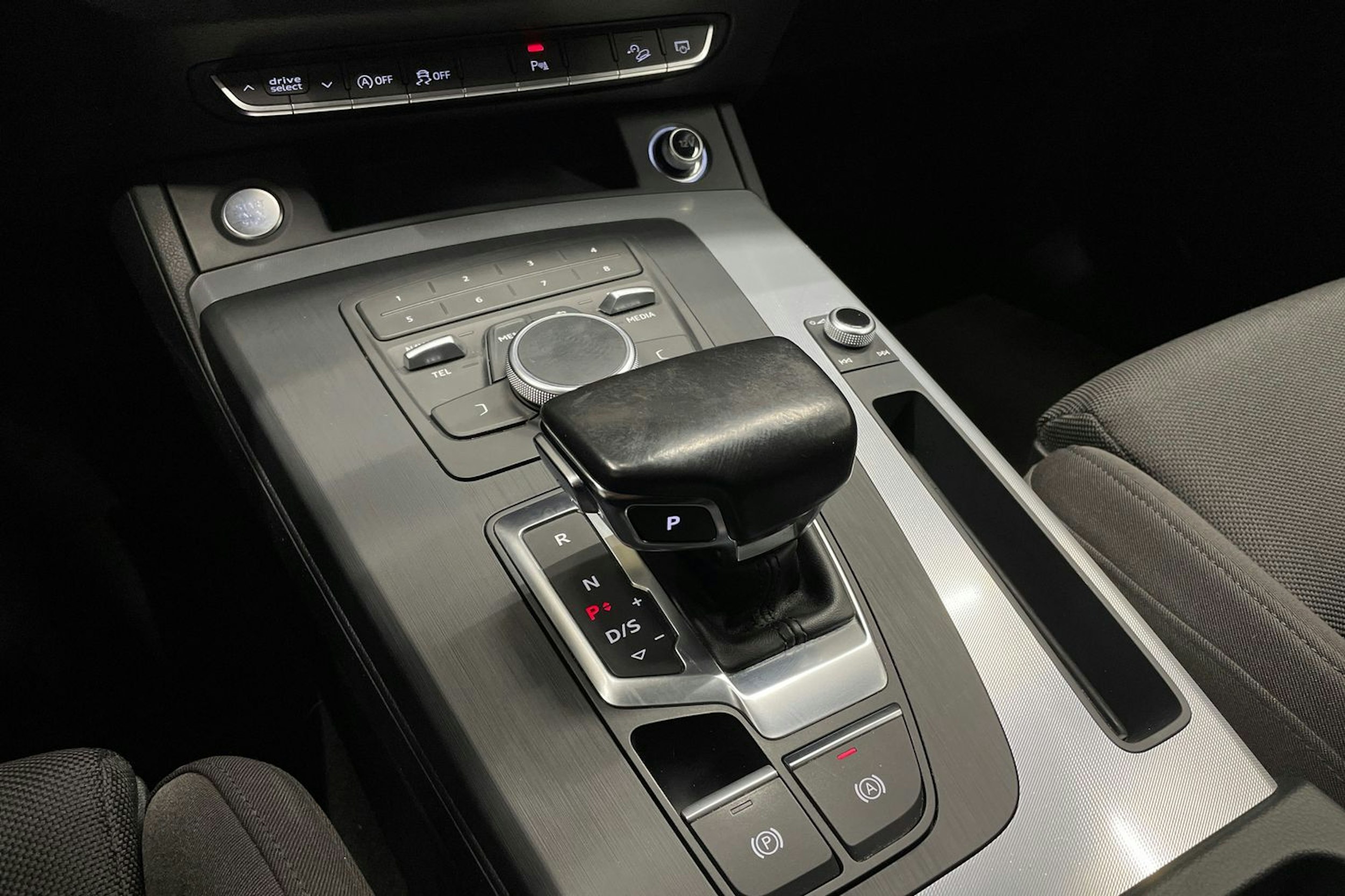 met. sininen Audi Q5 2017 kuva 22.