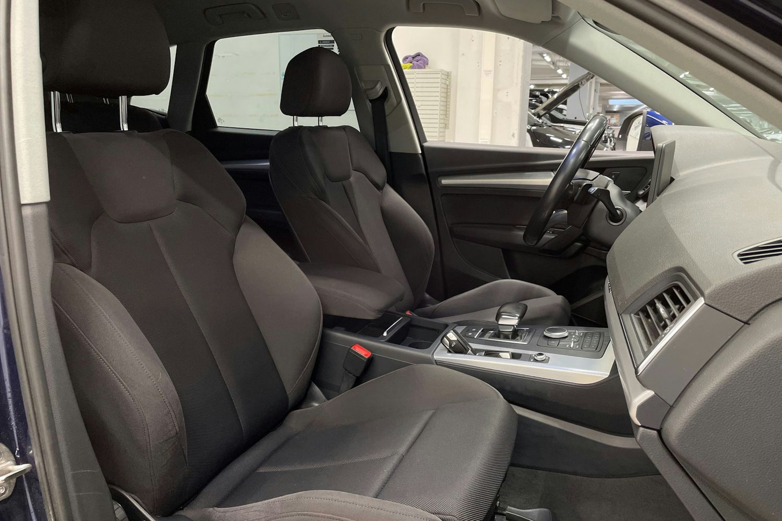 met. sininen Audi Q5 2017 kuva 28.