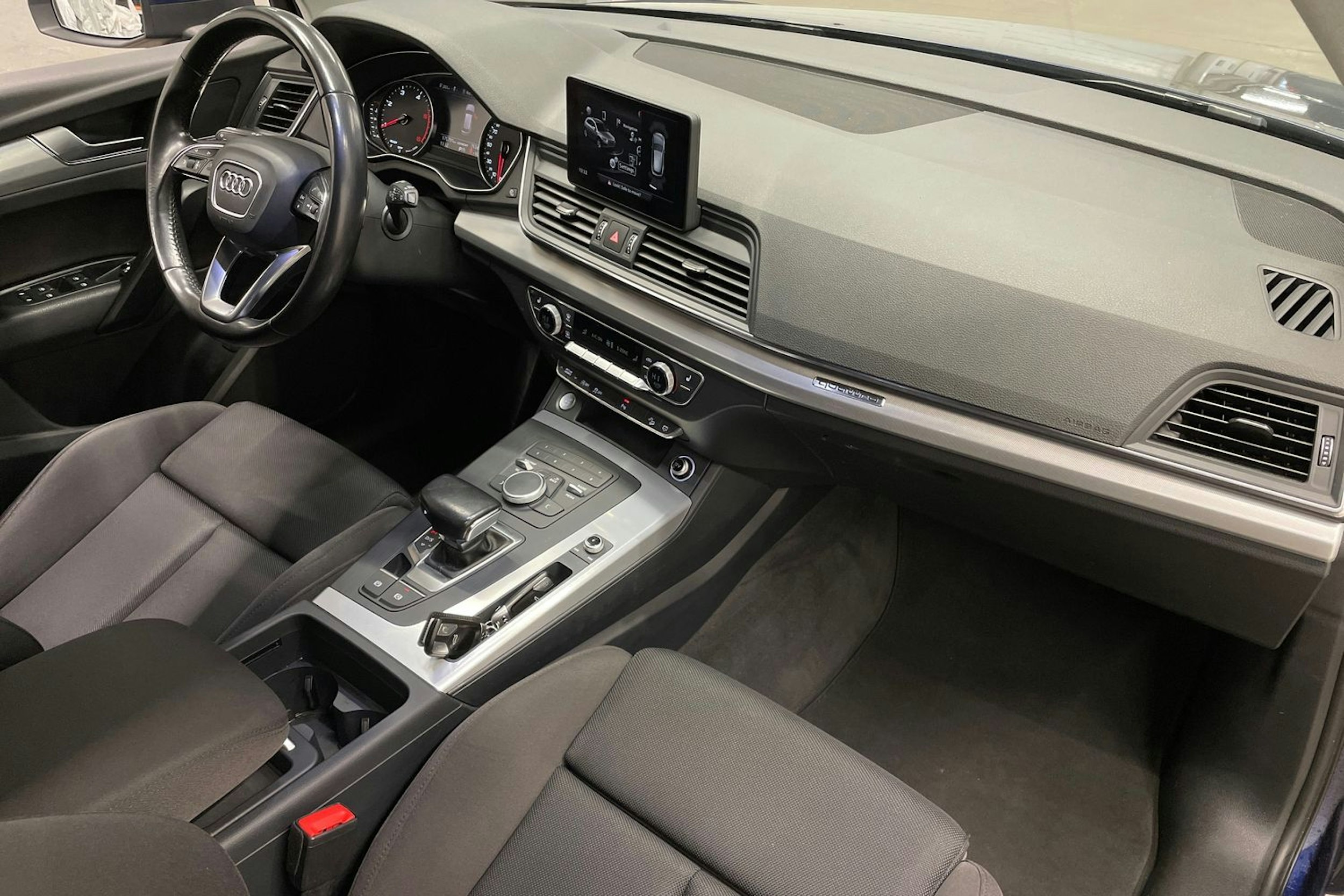 met. sininen Audi Q5 2017 kuva 29.