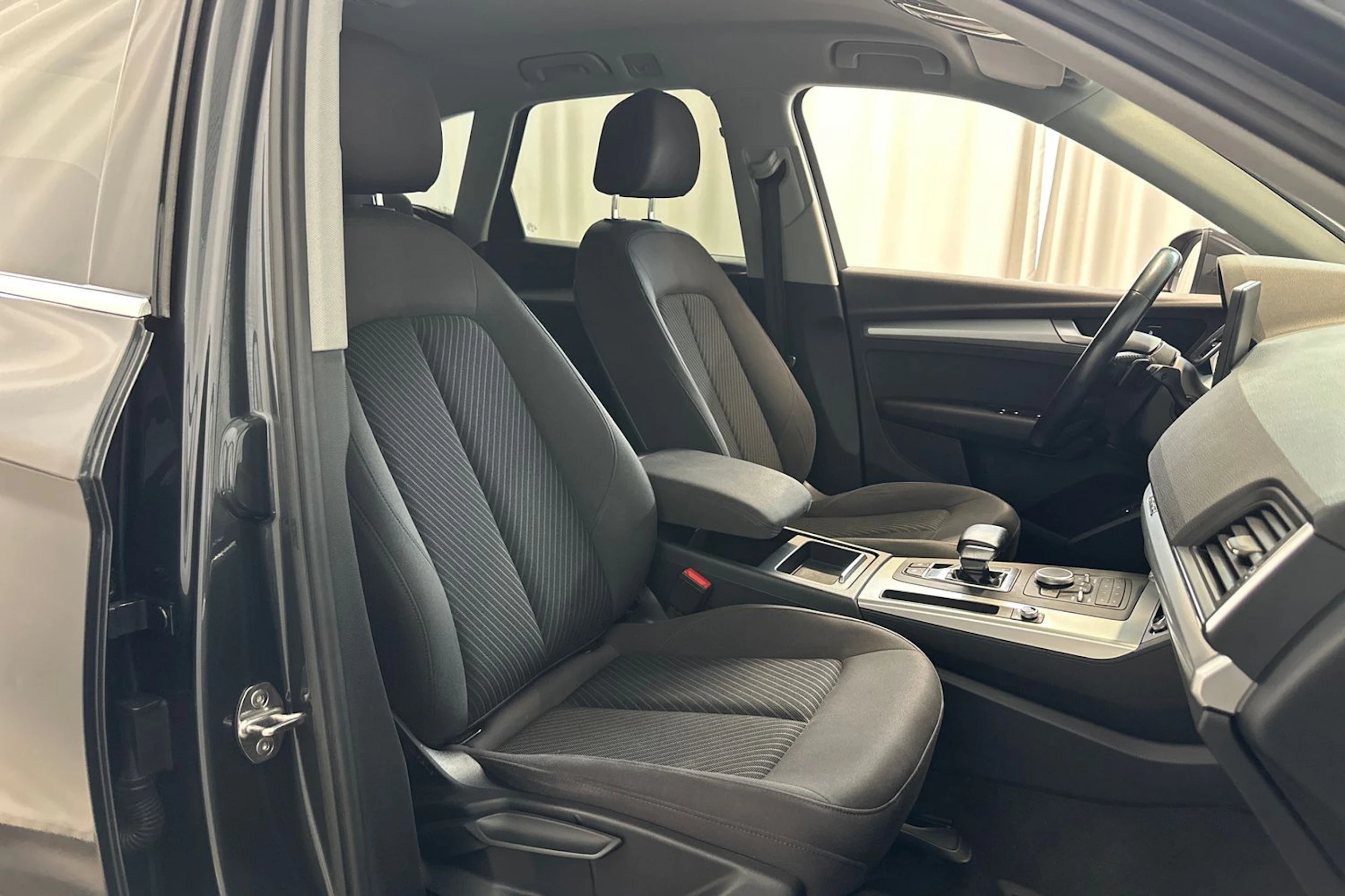 vihreä Audi Q5 2017 kuva 11.
