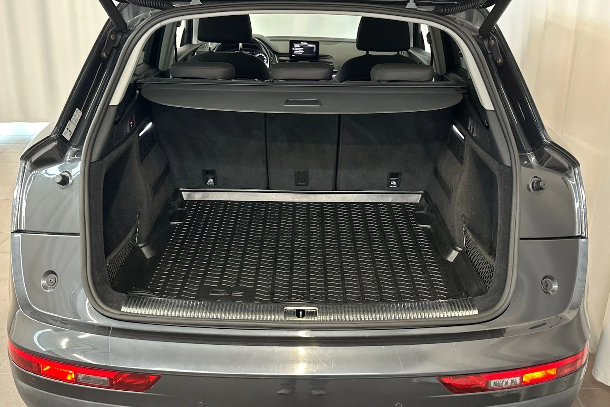 vihreä Audi Q5 2017 kuva 13.