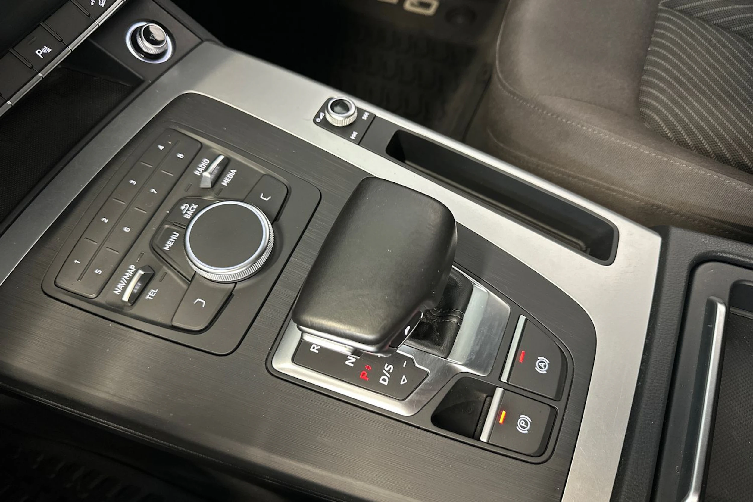 vihreä Audi Q5 2017 kuva 22.