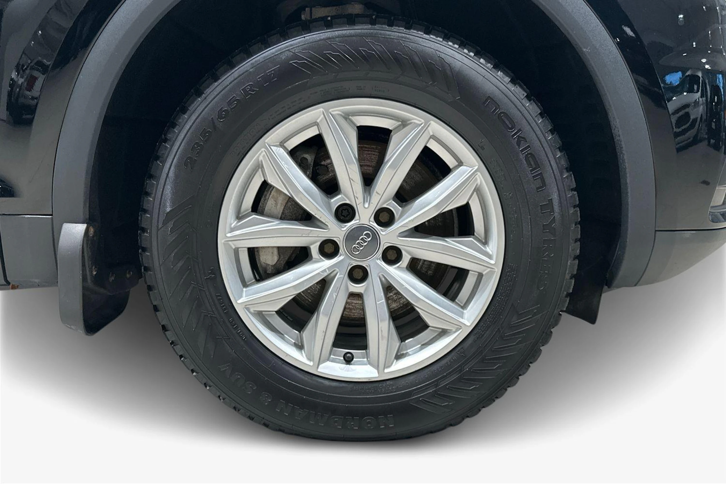 Musta Audi Q5 2018 kuva 9.