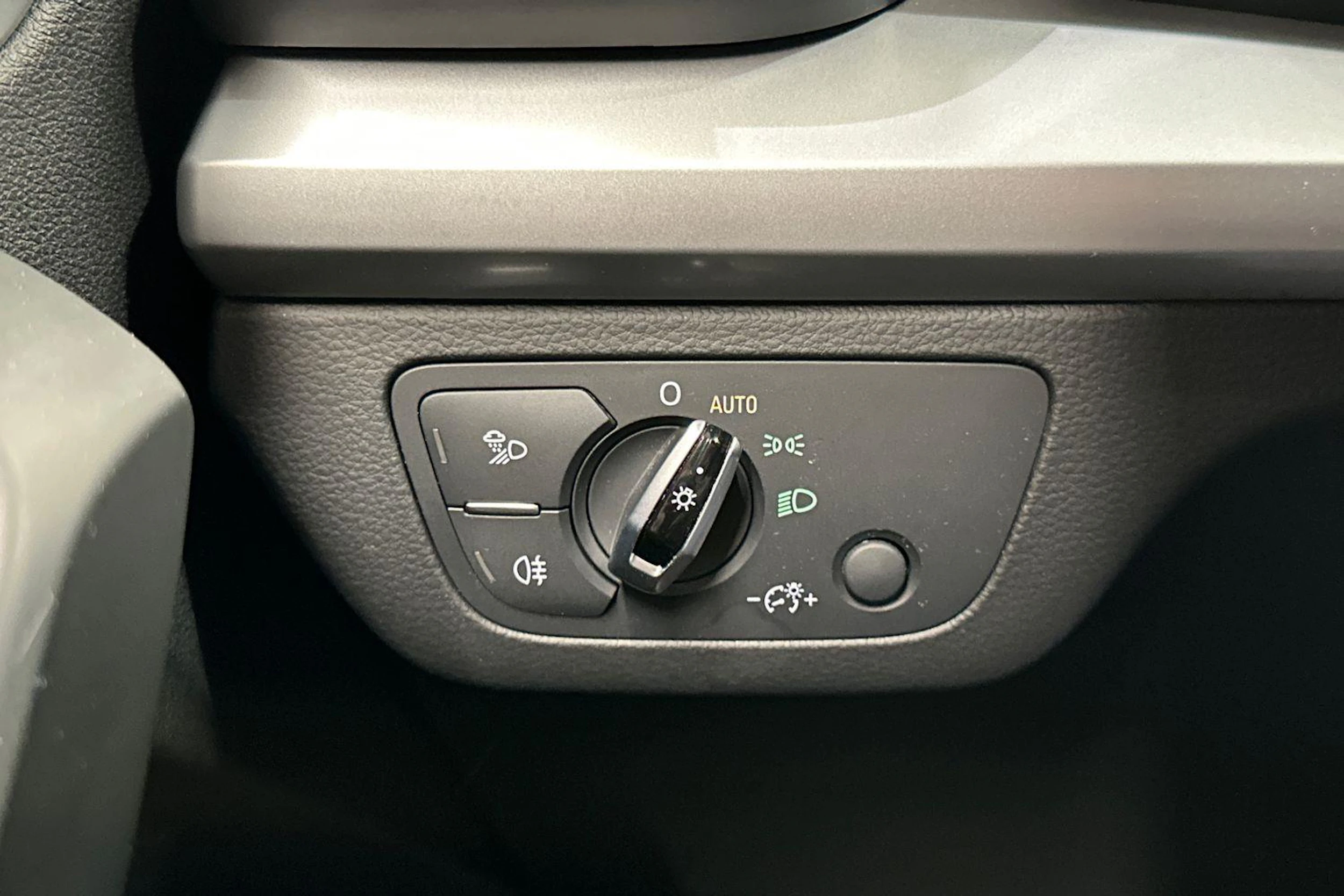 Musta Audi Q5 2018 kuva 13.