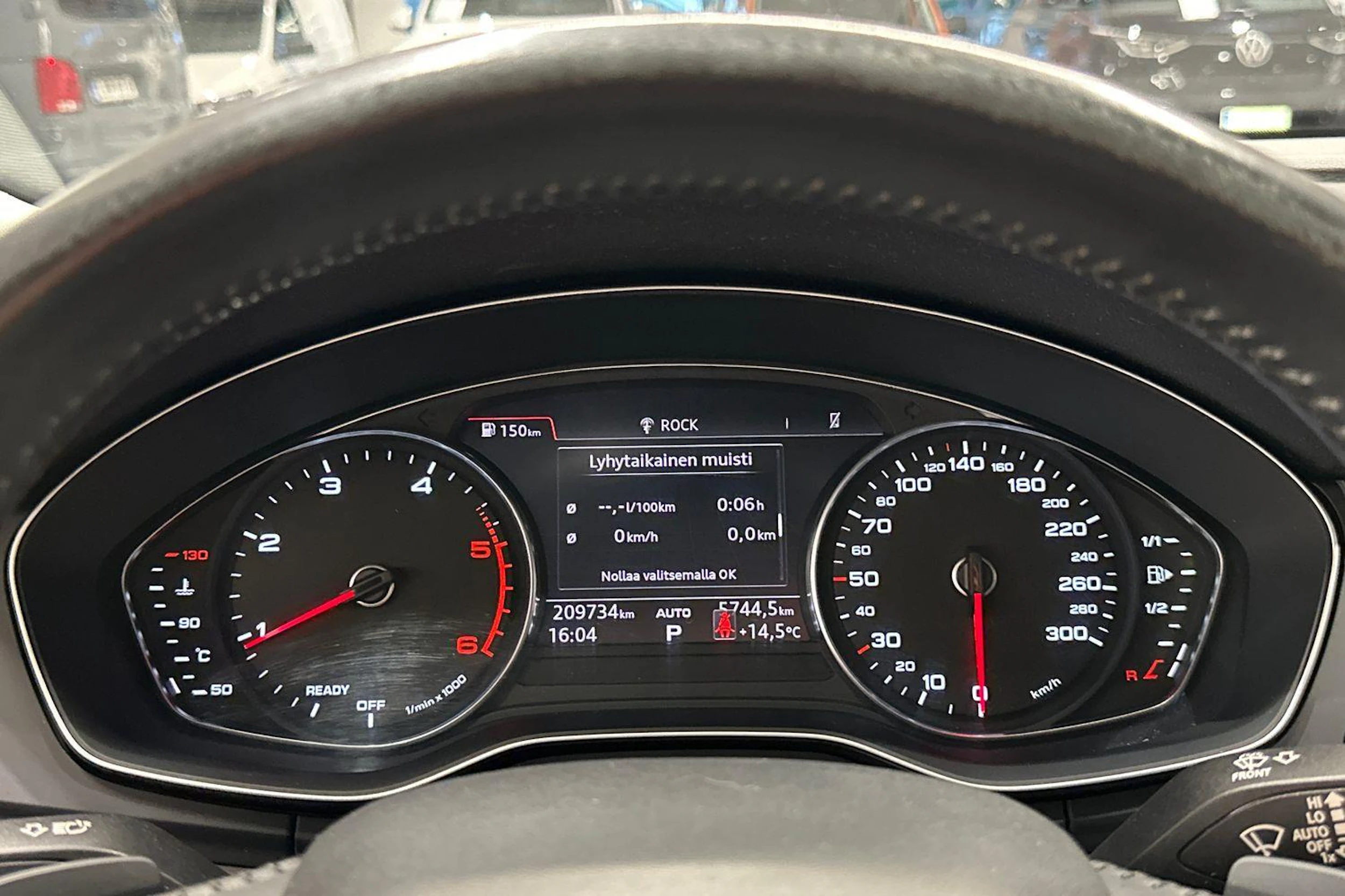 Musta Audi Q5 2018 kuva 17.