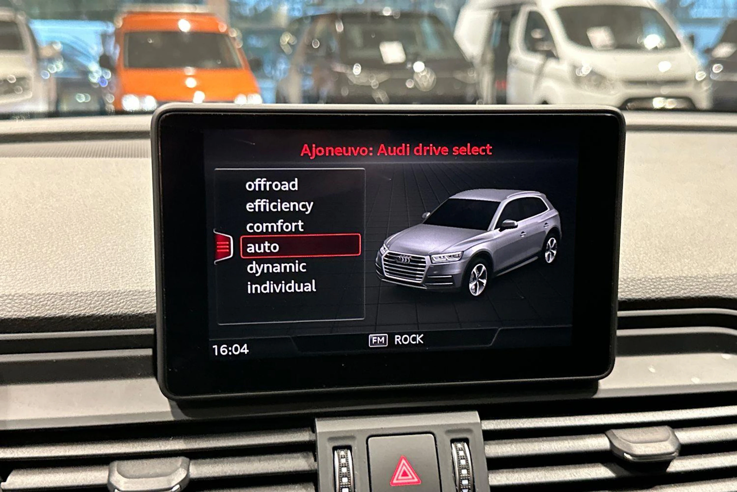 Musta Audi Q5 2018 kuva 18.