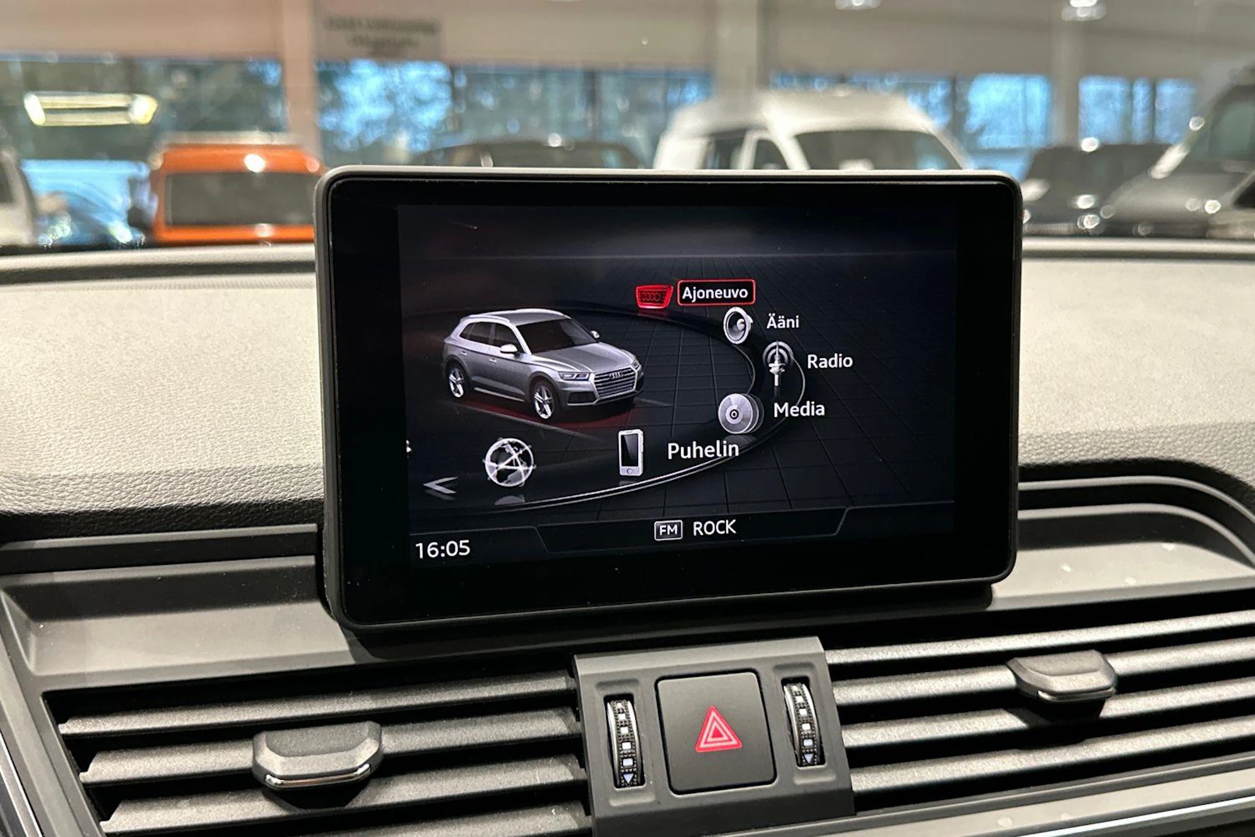 Musta Audi Q5 2018 kuva 20.