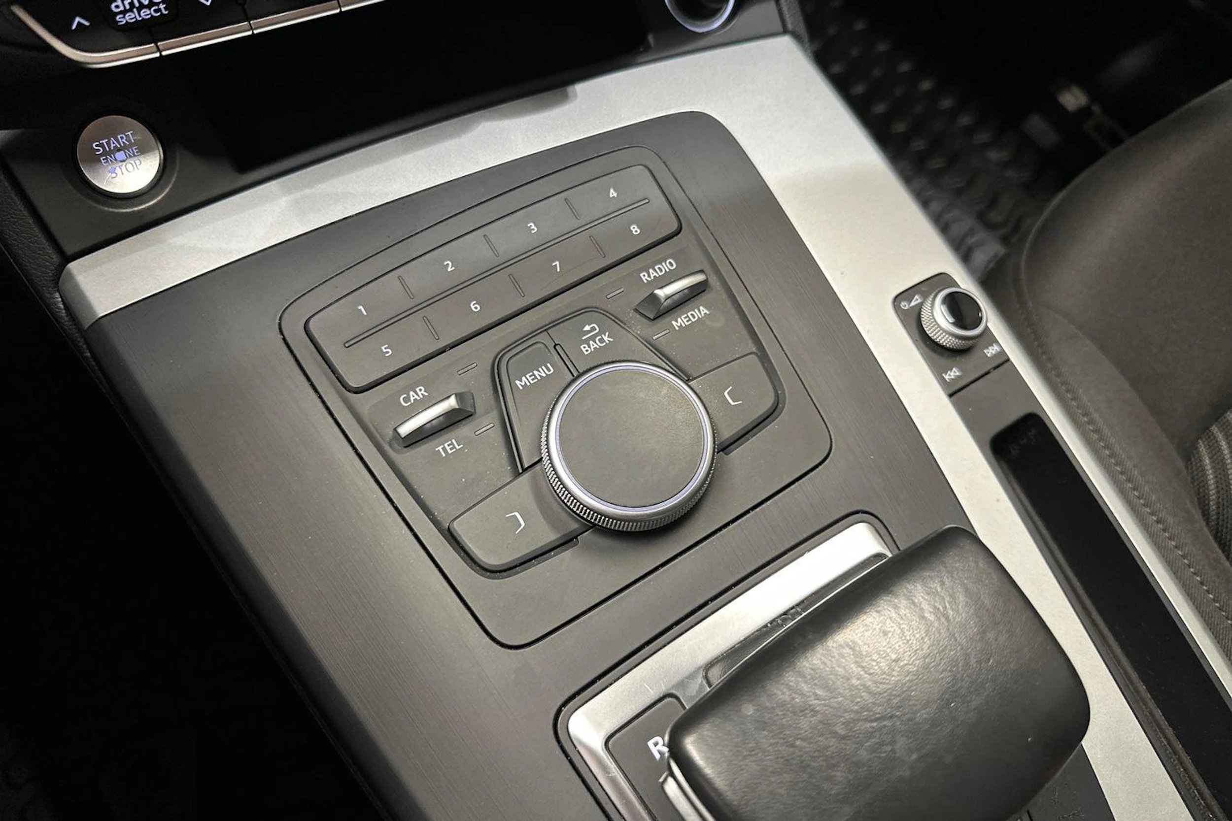 Musta Audi Q5 2018 kuva 22.