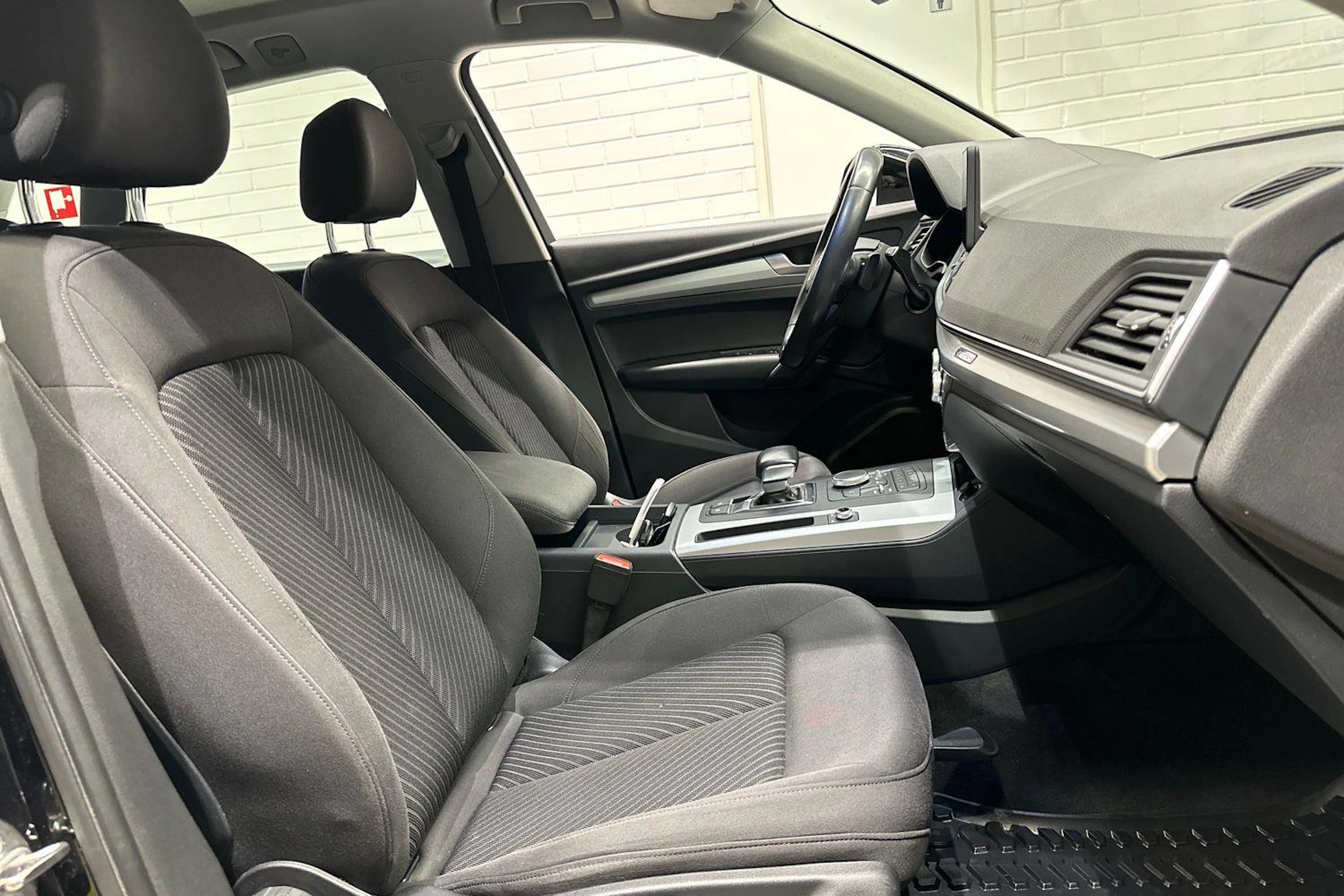 Musta Audi Q5 2018 kuva 25.