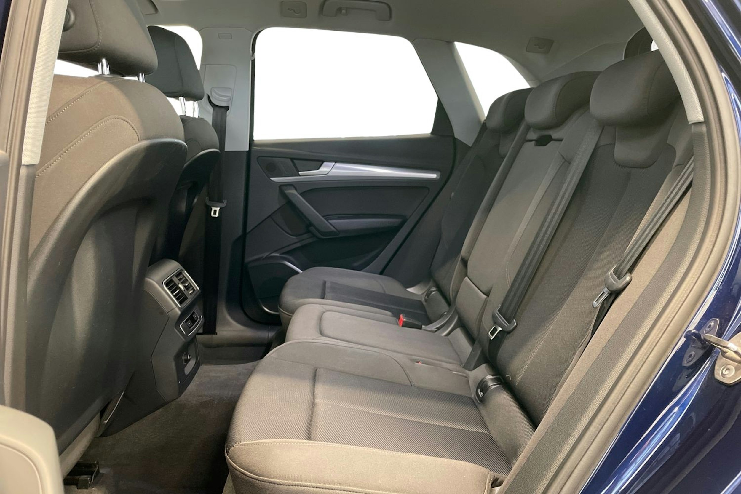 Sininen Audi Q5 2018 kuva 10.