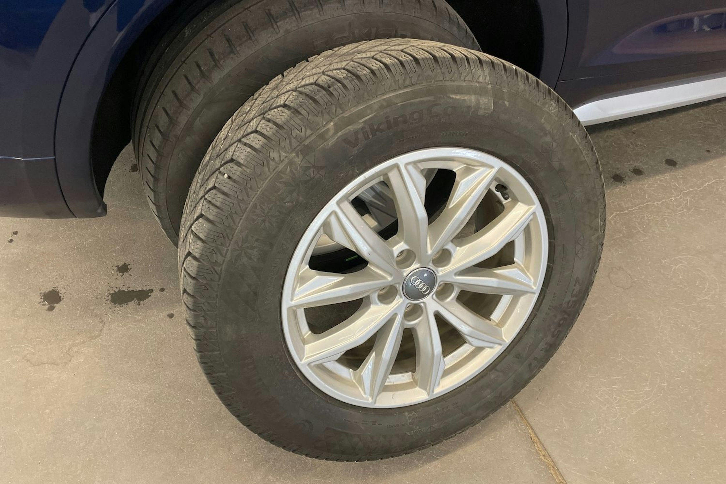 Sininen Audi Q5 2018 kuva 13.