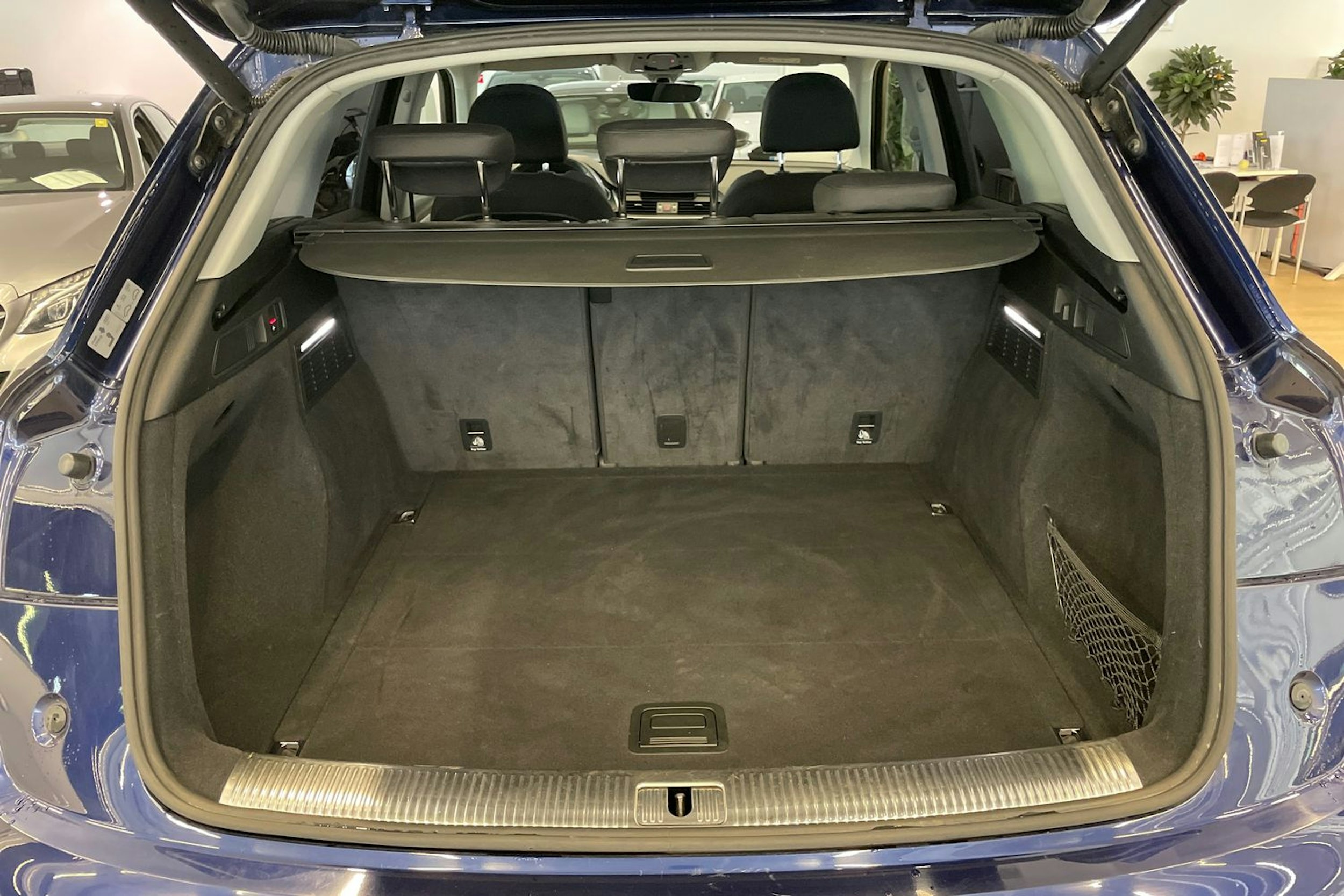 Sininen Audi Q5 2018 kuva 14.