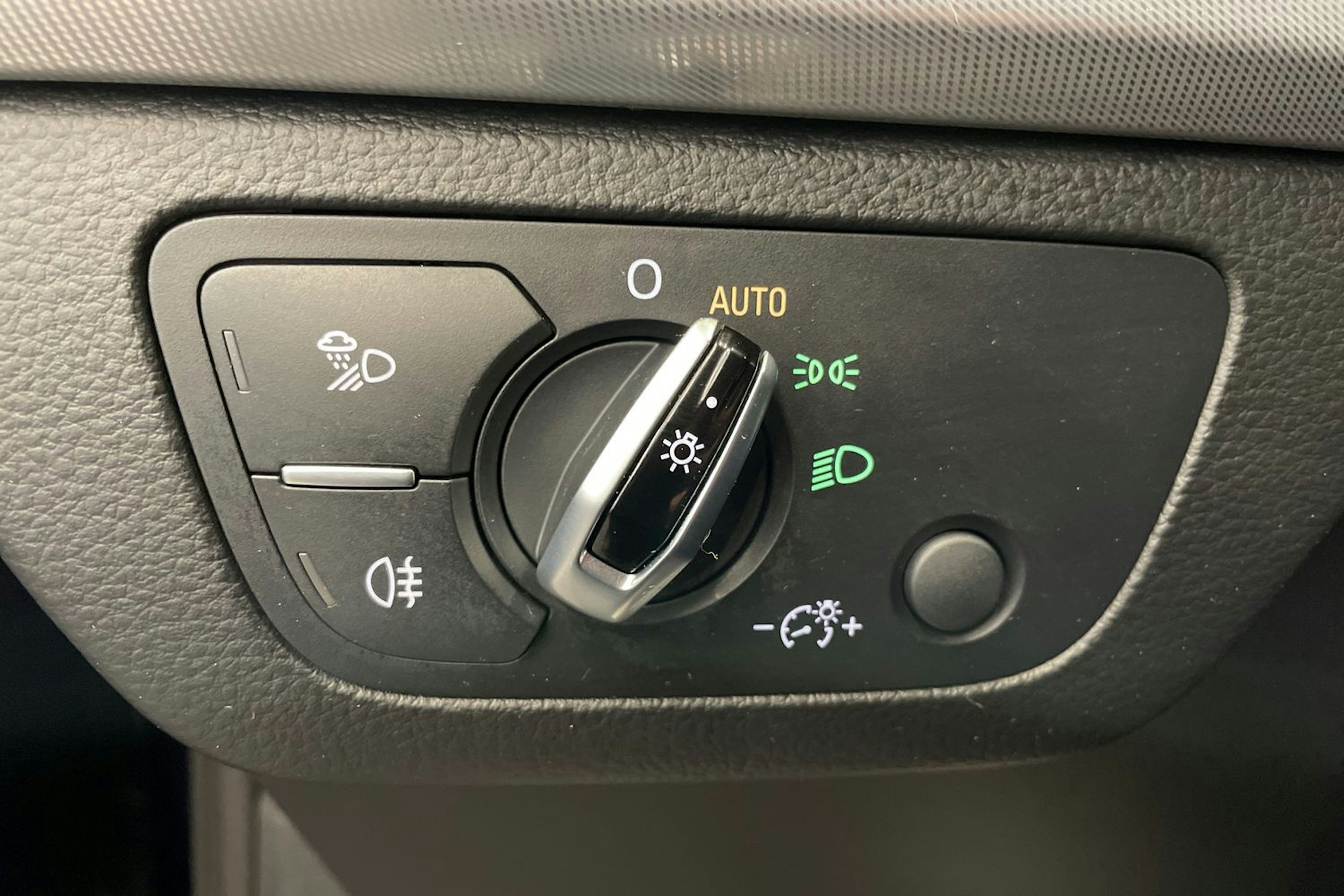 Sininen Audi Q5 2018 kuva 19.