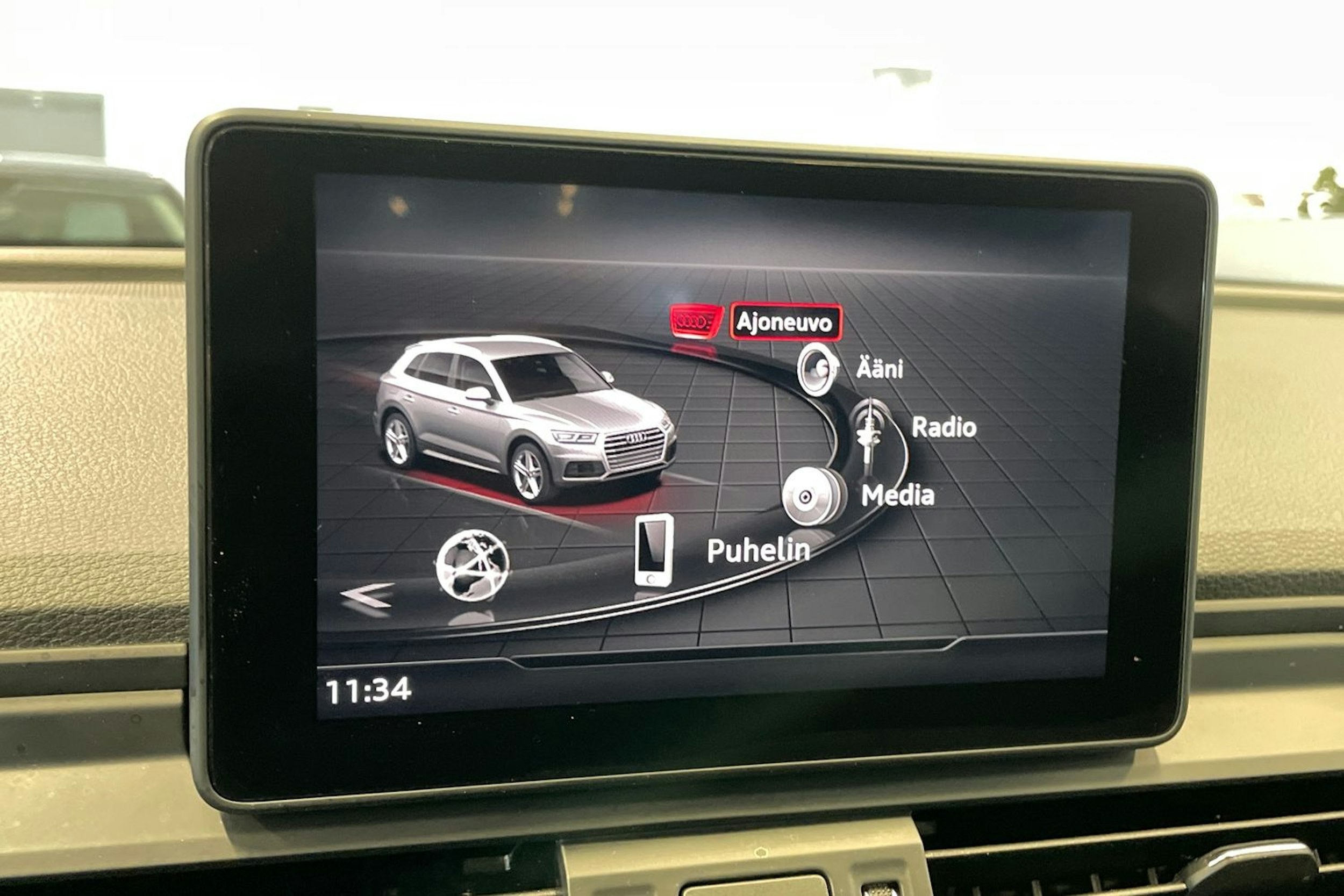 Sininen Audi Q5 2018 kuva 21.