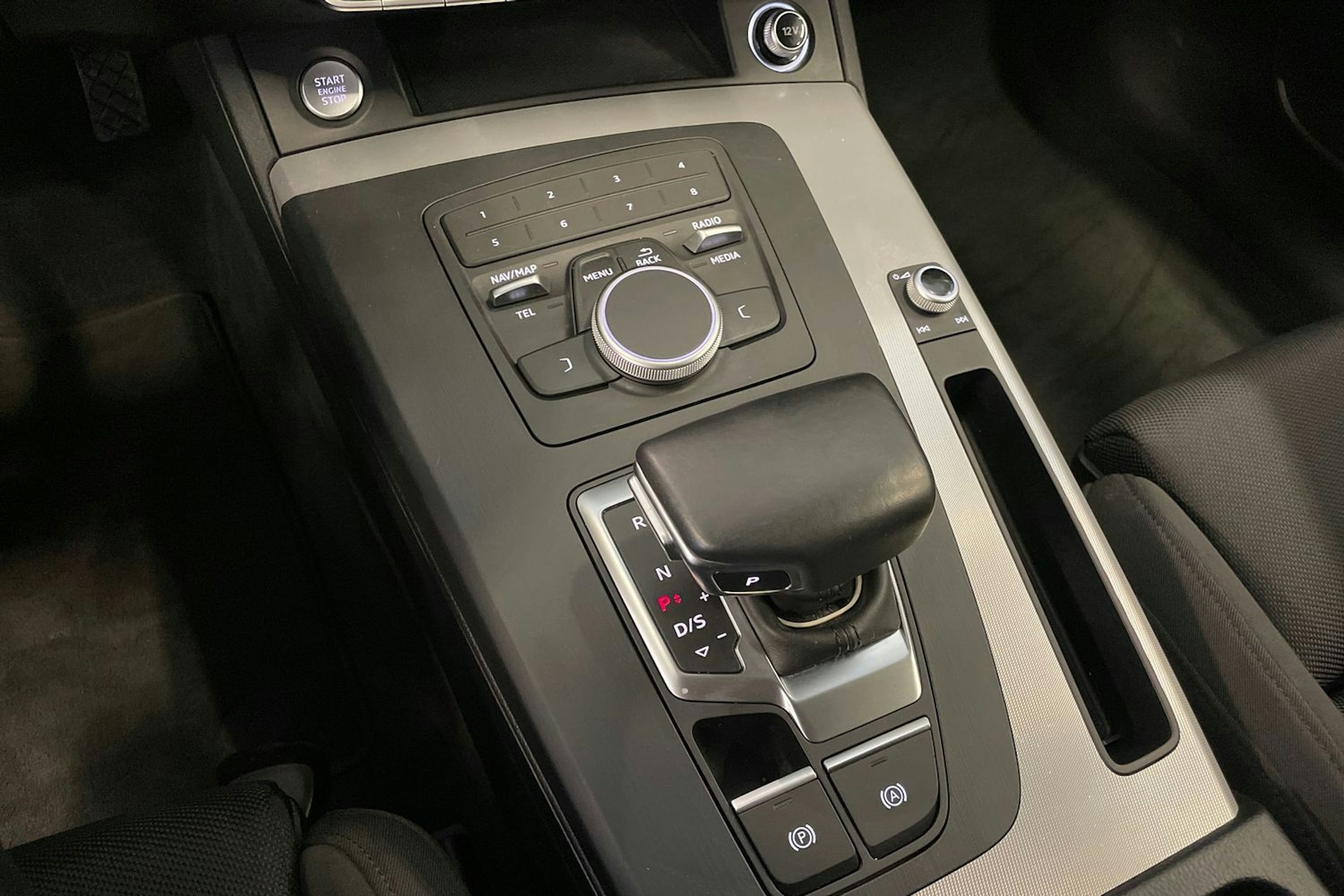 Sininen Audi Q5 2018 kuva 23.