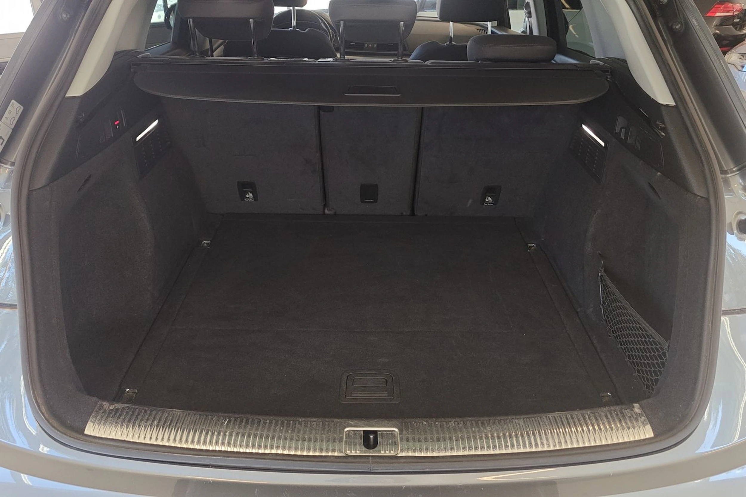 harmaa Audi Q5 2018 kuva 15.