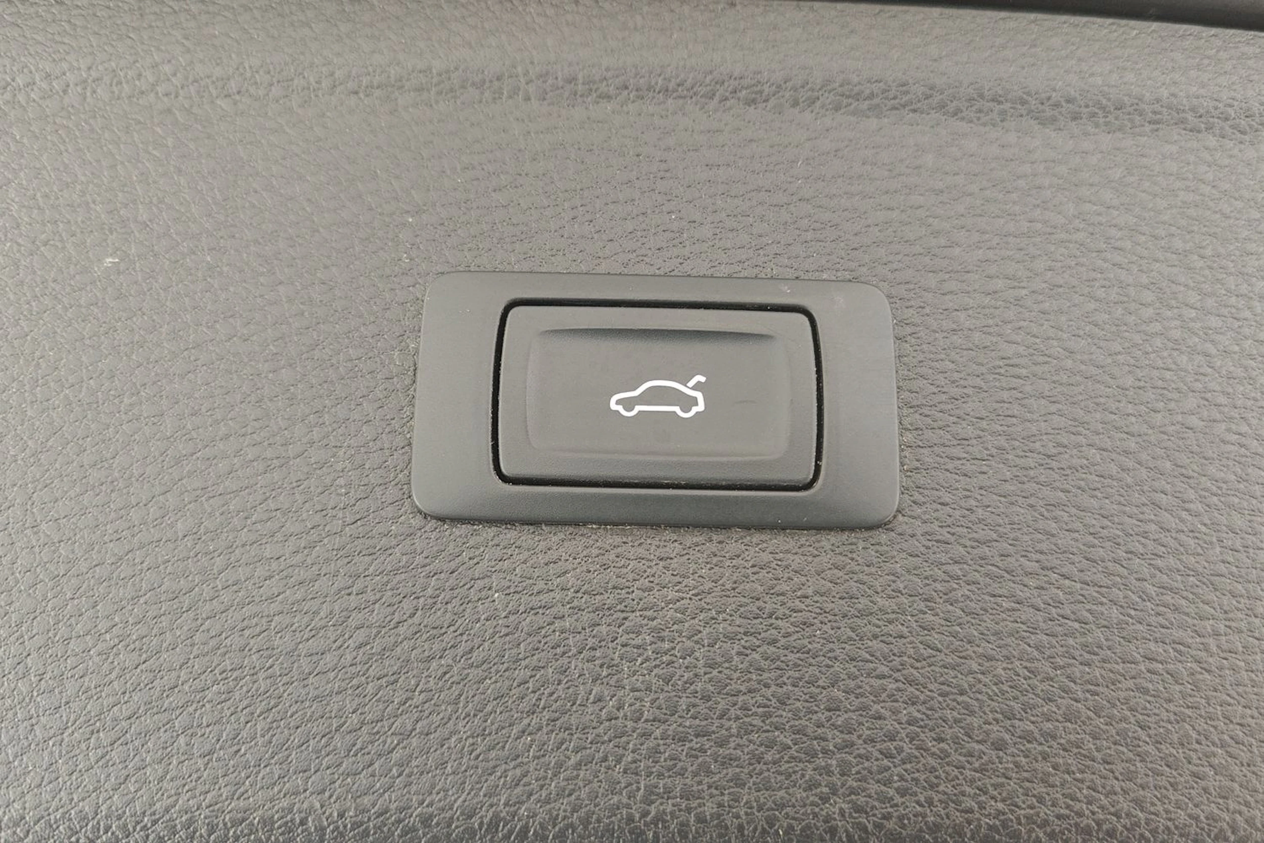 harmaa Audi Q5 2018 kuva 17.