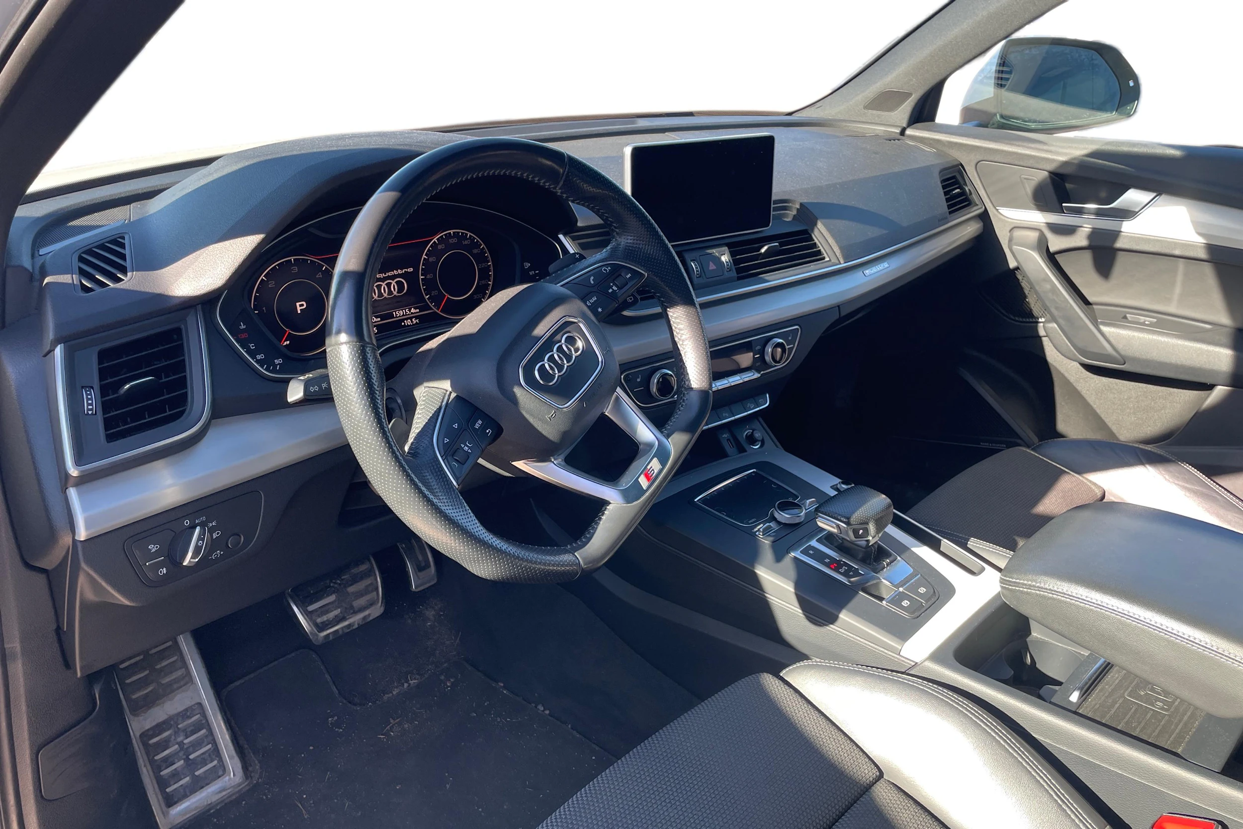 valkoinen Audi Q5 2018 kuva 3.