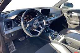 valkoinen Audi Q5 2018 kuva 3.