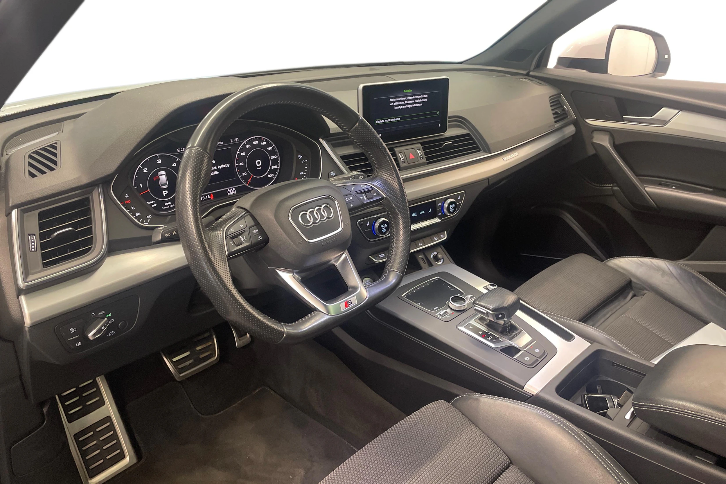 valkoinen Audi Q5 2018 kuva 6.