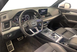 valkoinen Audi Q5 2018 kuva 6.