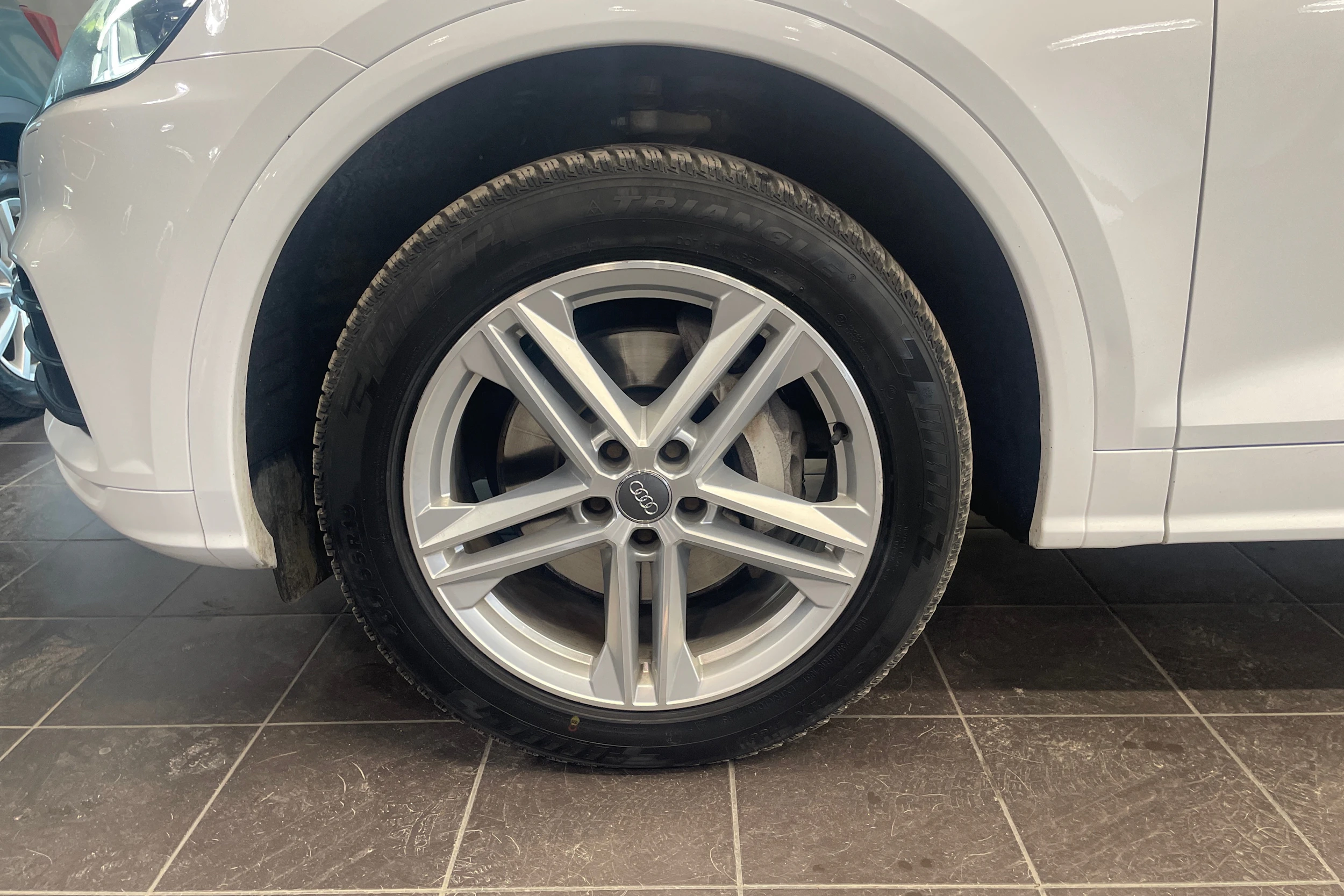 valkoinen Audi Q5 2018 kuva 10.