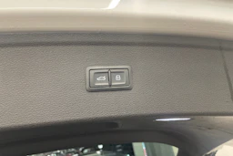 valkoinen Audi Q5 2018 kuva 12.