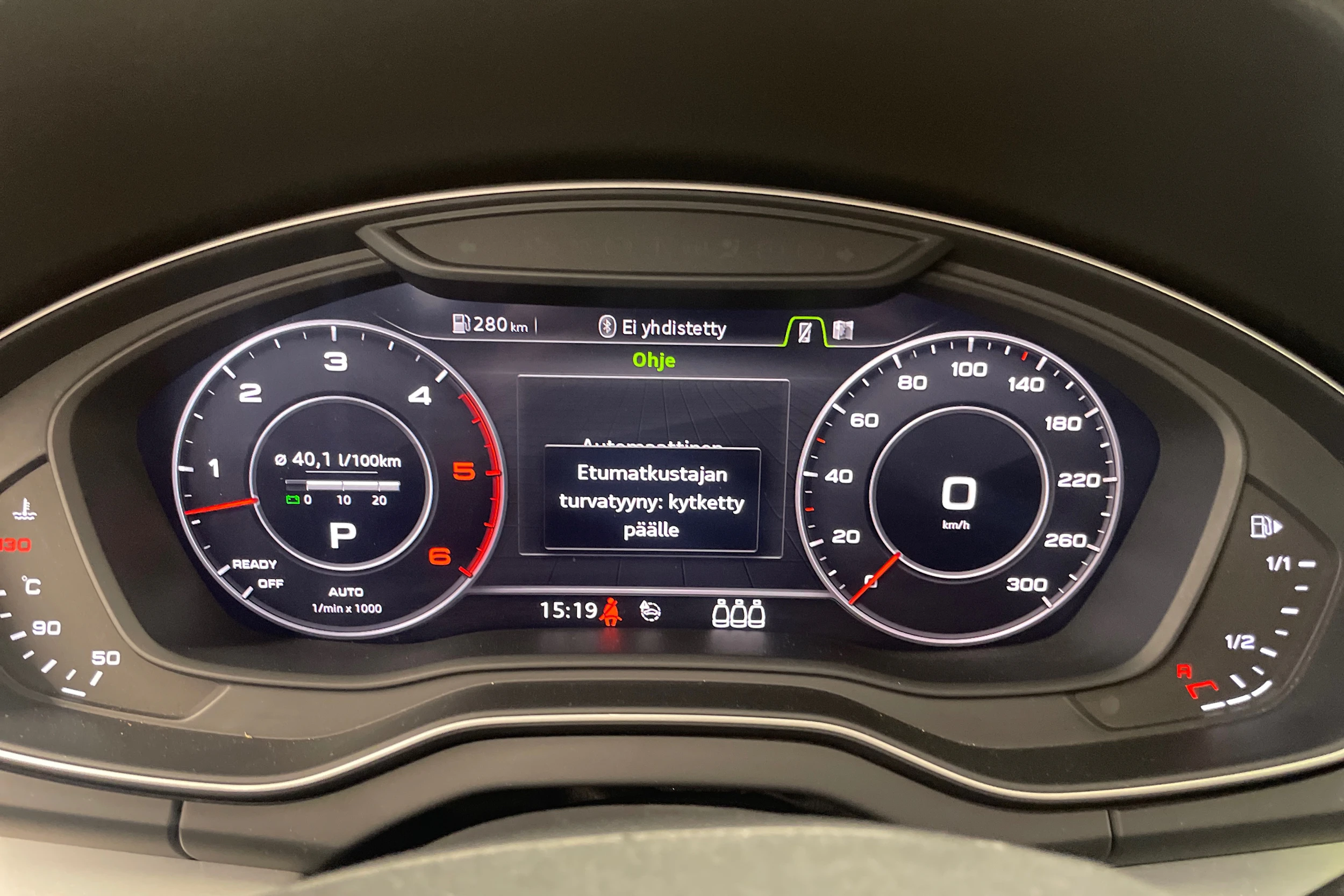 valkoinen Audi Q5 2018 kuva 14.