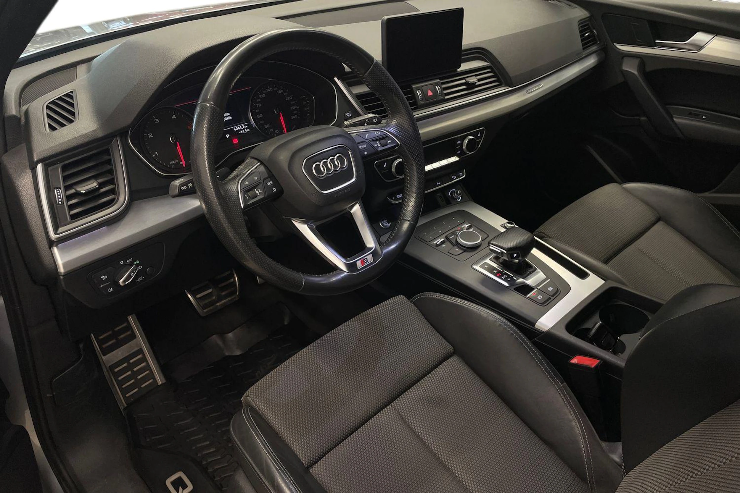 hopea Audi Q5 2018 kuva 6.